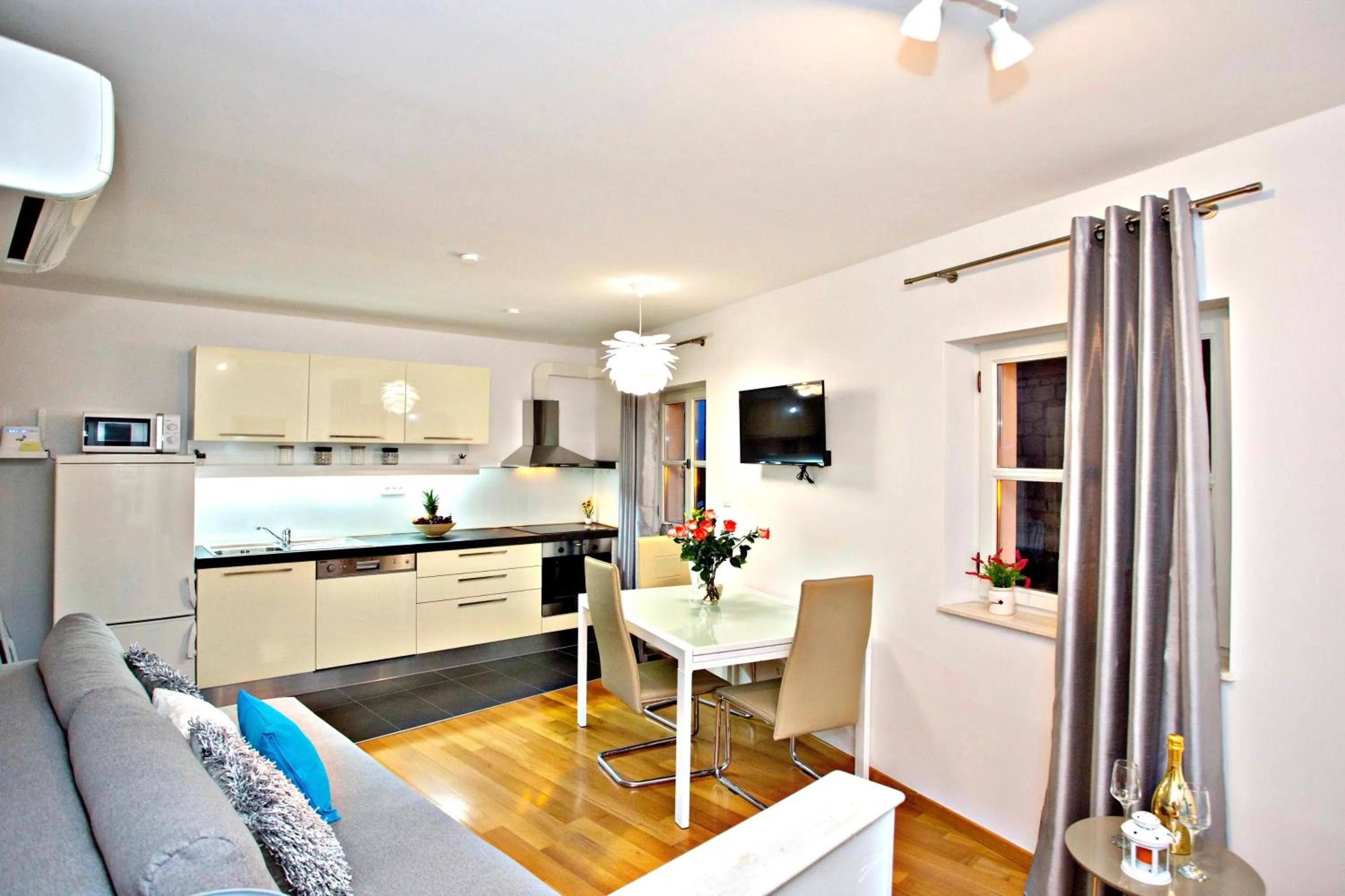 Kitchen or kitchenette in Villa Daky