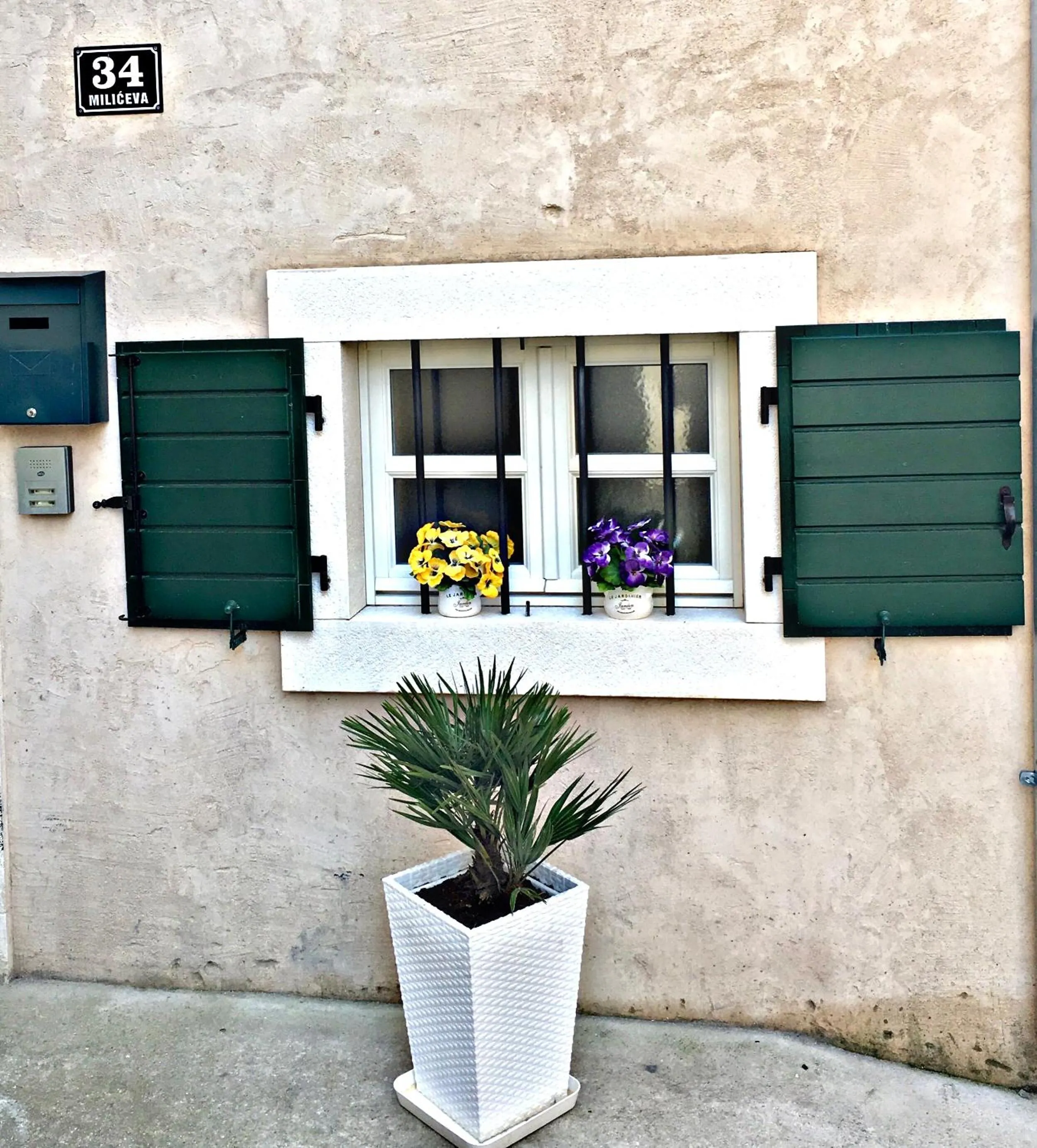 Property building in Villa Daky