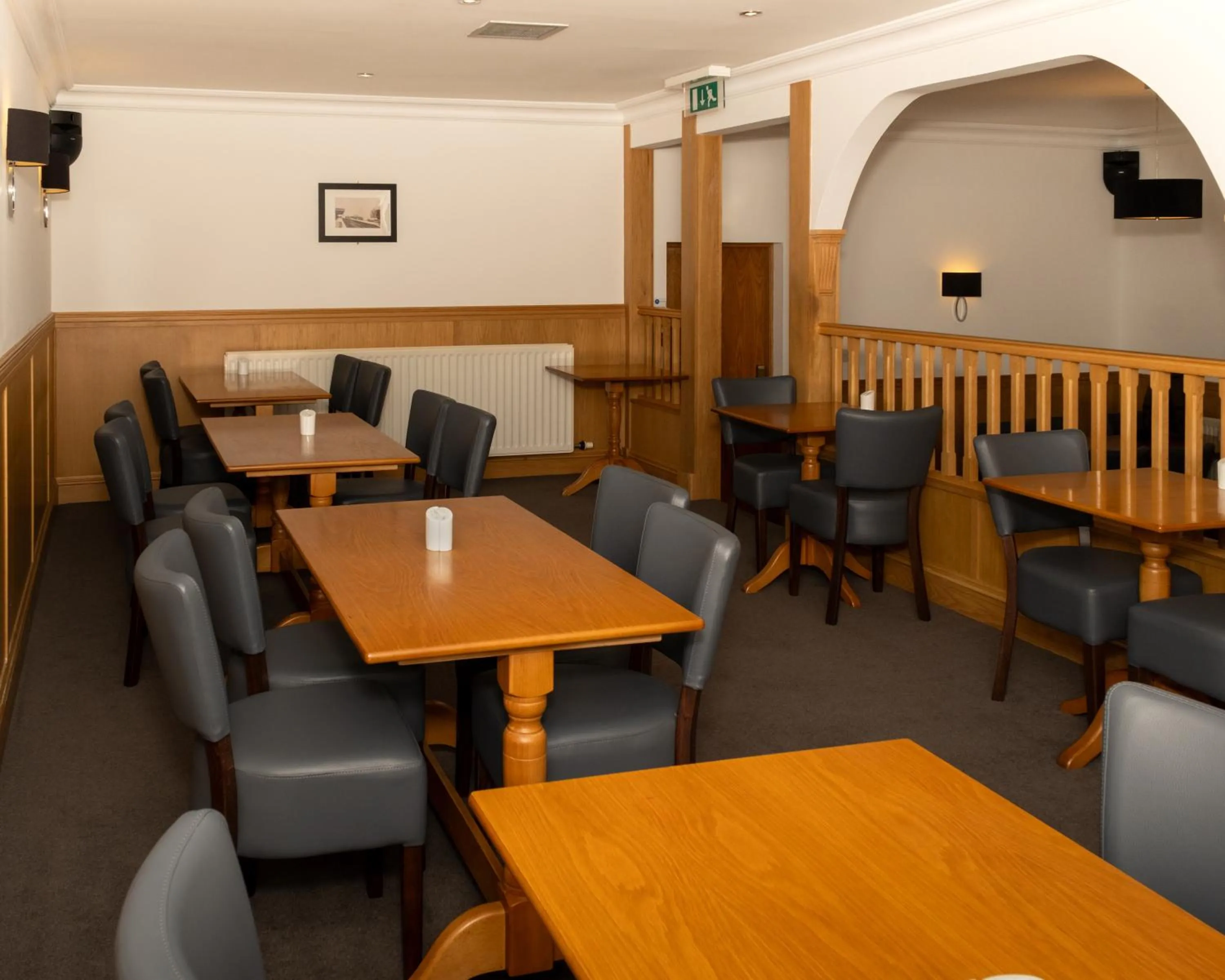 Restaurant/places to eat in Station Hotel