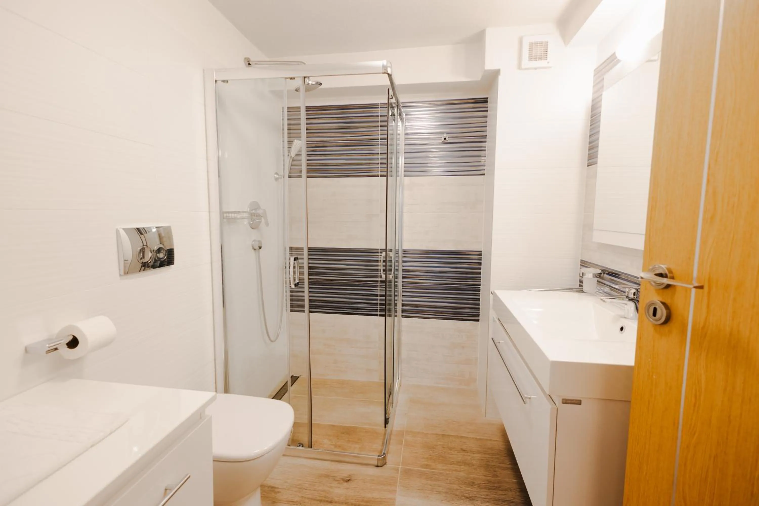 Shower in Casa Nicolae Luxury Suites