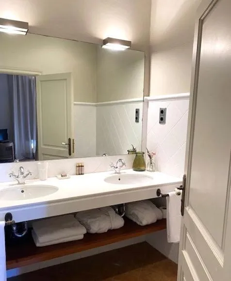 Bathroom in Can Mora de Dalt