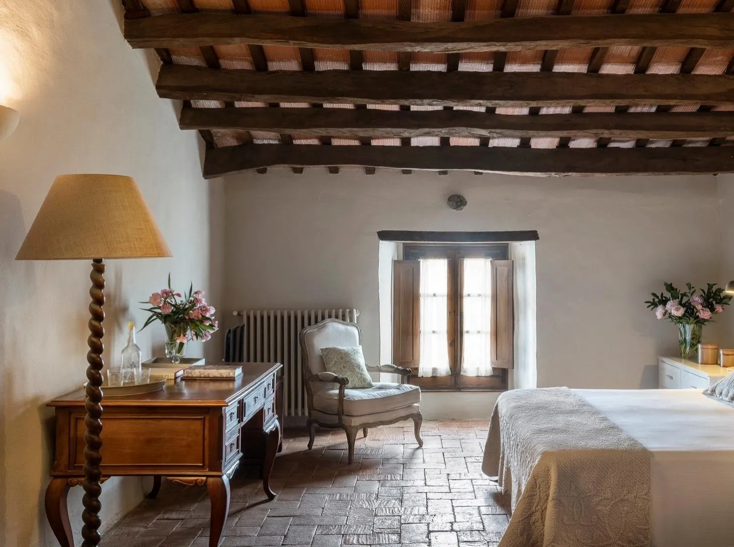 Photo of the whole room, Bed in Can Mora de Dalt