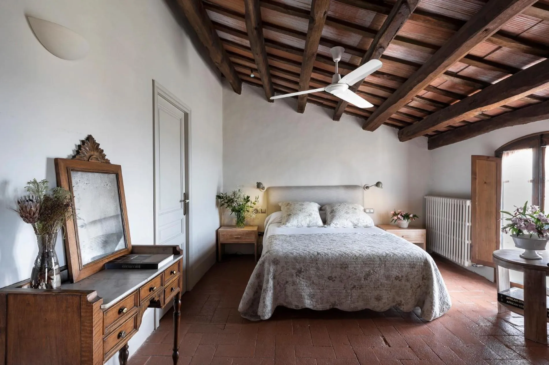 Decorative detail, Bed in Can Mora de Dalt