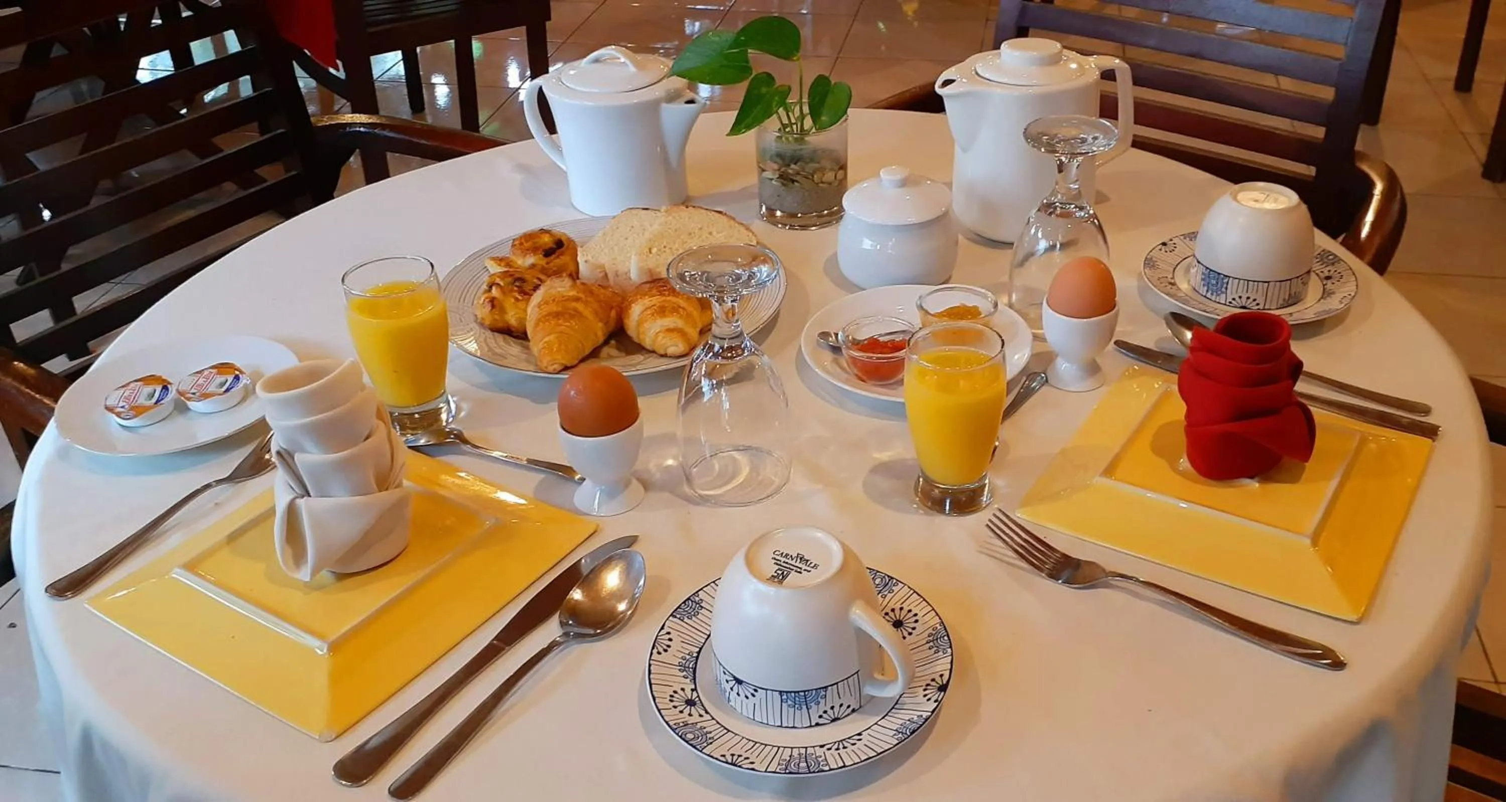 Buffet breakfast in Villa Sumbing Indah