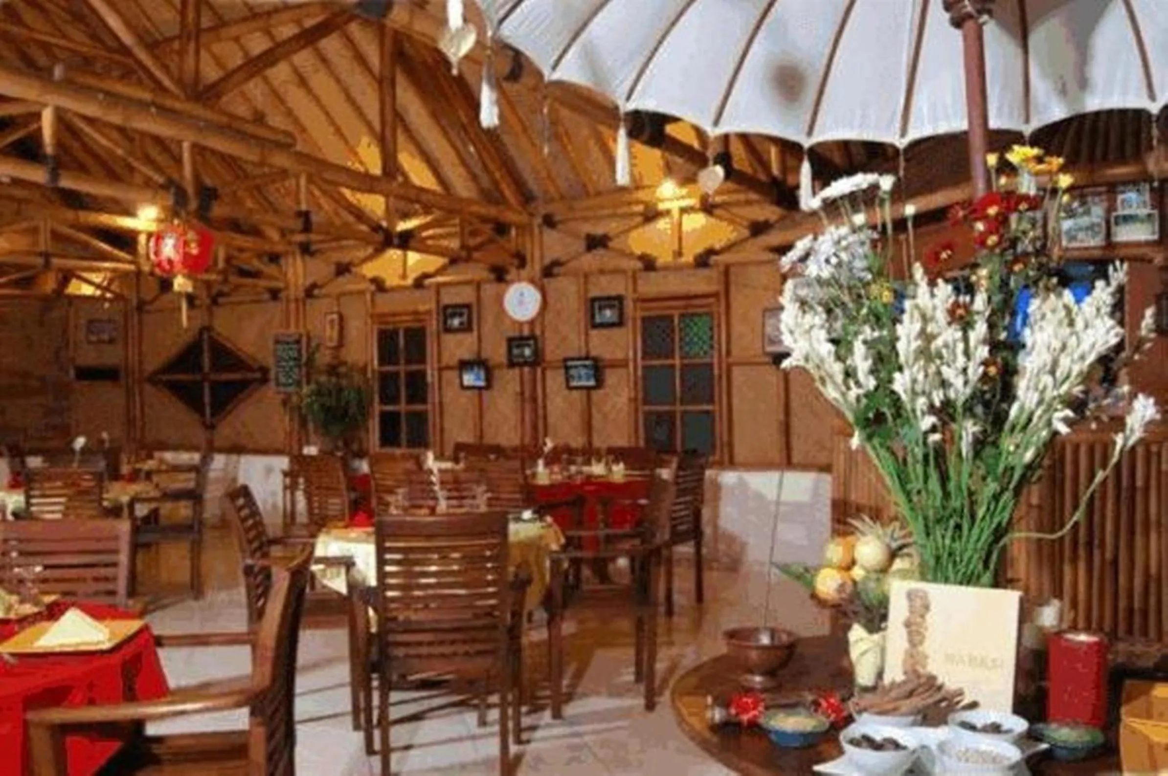 Restaurant/places to eat in Villa Sumbing Indah