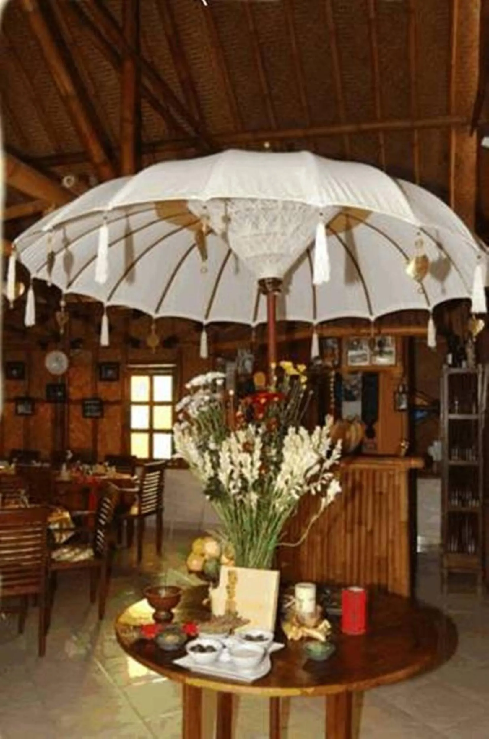 Restaurant/places to eat in Villa Sumbing Indah