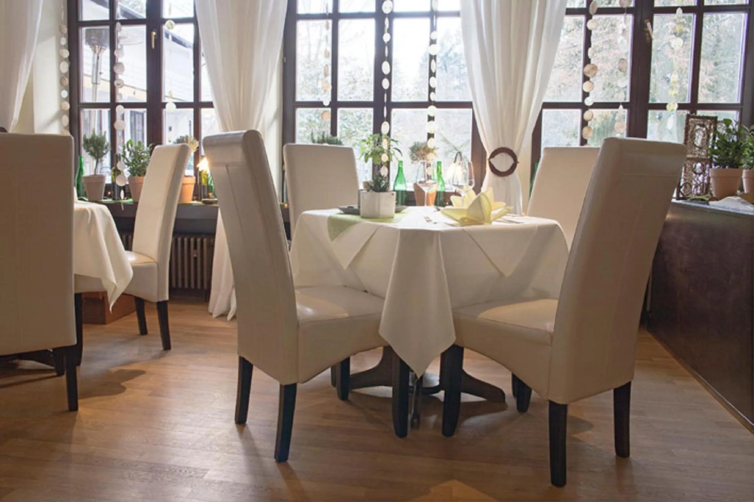 Restaurant/places to eat in Hotel Kurparkblick