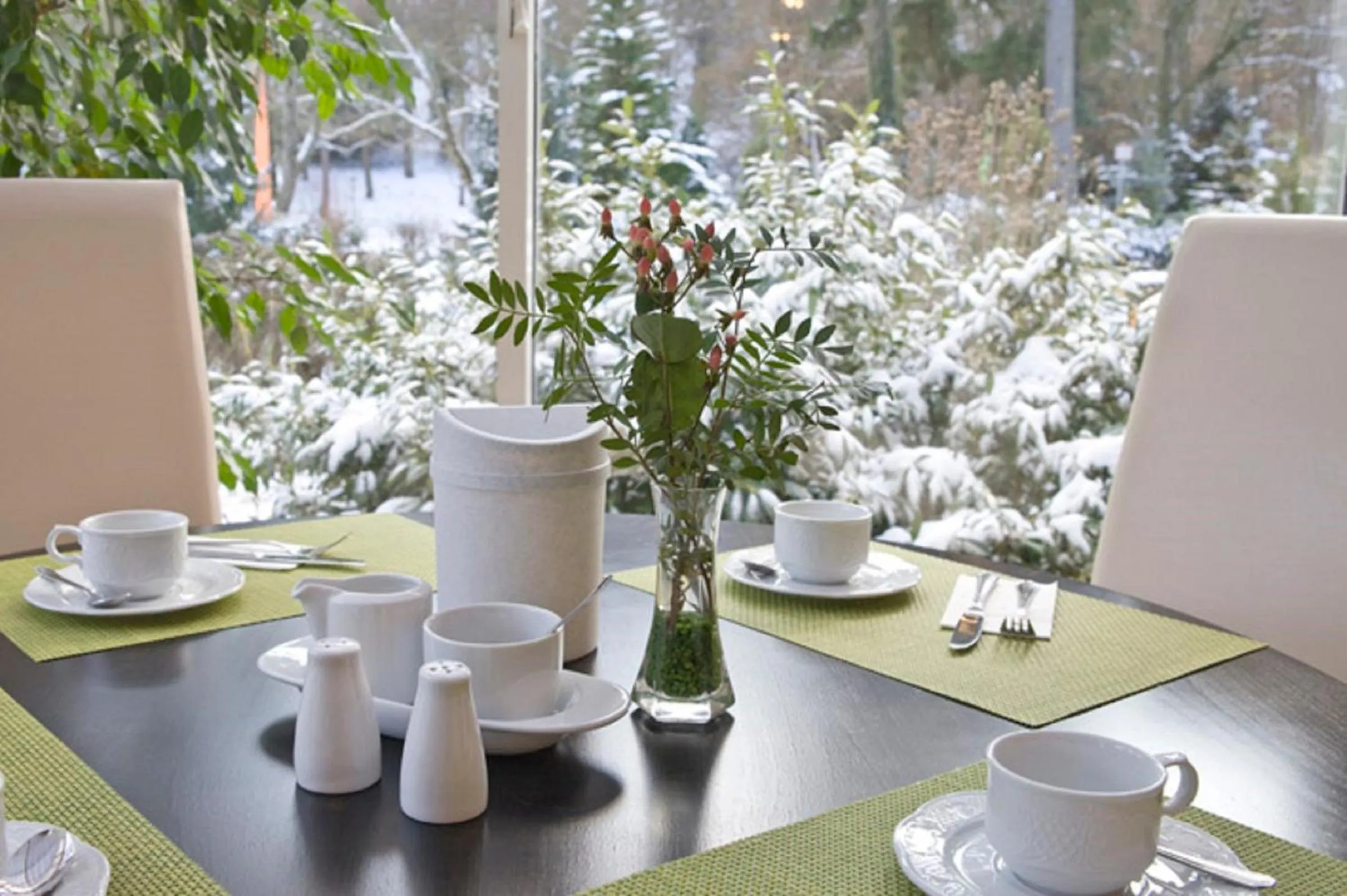 Restaurant/places to eat in Hotel Kurparkblick