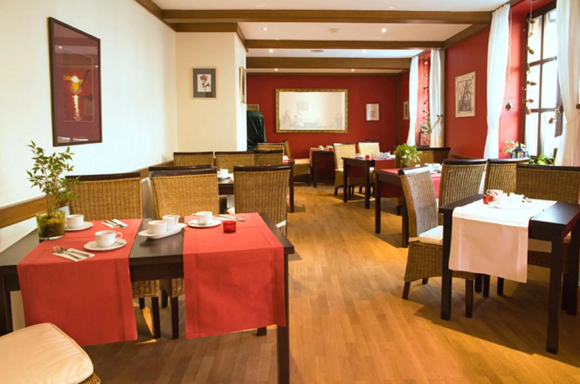 Restaurant/places to eat in Hotel Kurparkblick