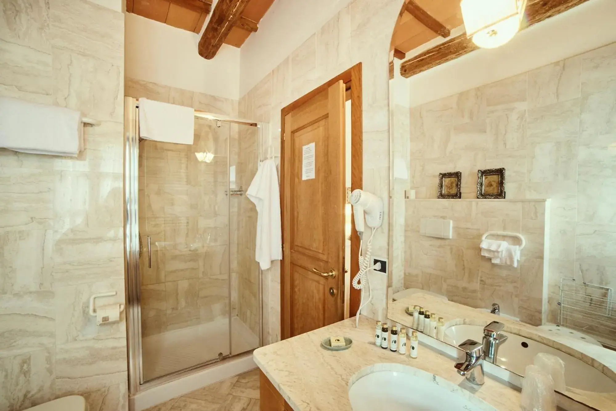 Family Suite in Agriturismo Villa Buoninsegna Family Suite in Agriturismo Villa Buoninsegna