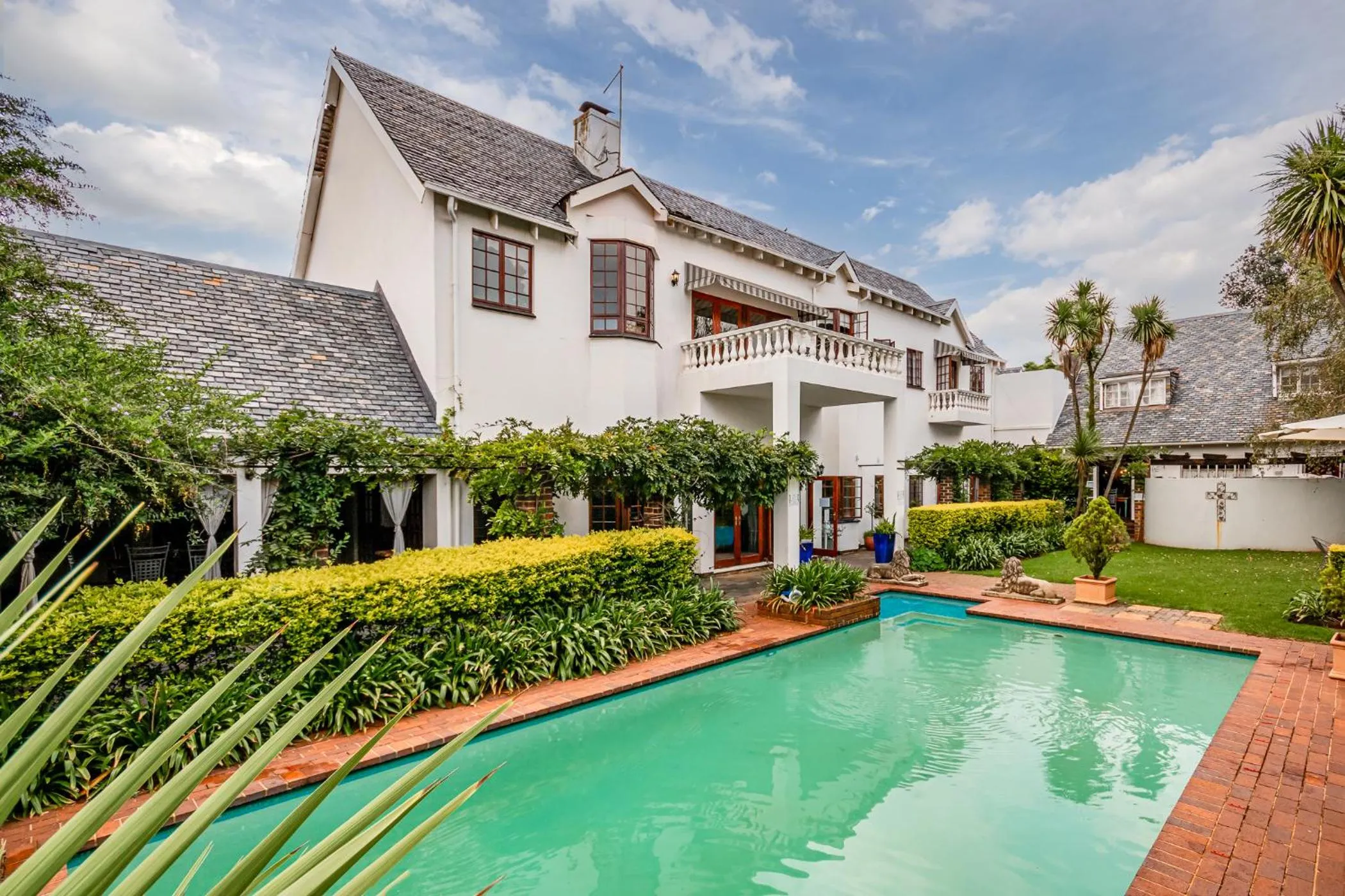 Property building in 5th Avenue Gooseberry Guest House