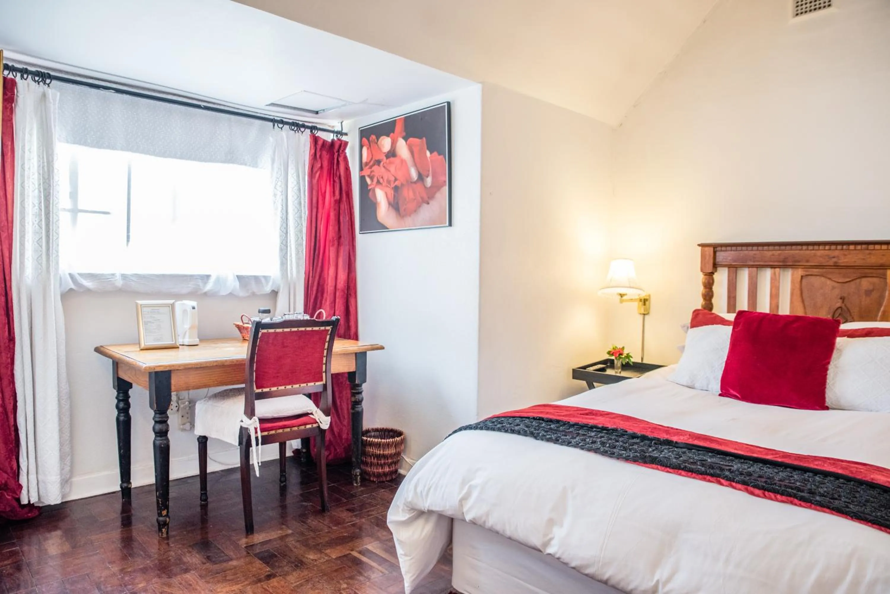 Bedroom, Bed in 5th Avenue Gooseberry Guest House