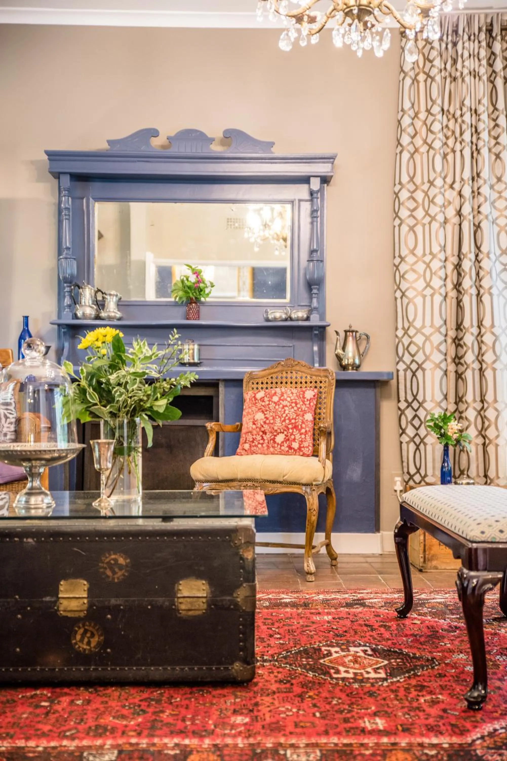 Living room in 5th Avenue Gooseberry Guest House