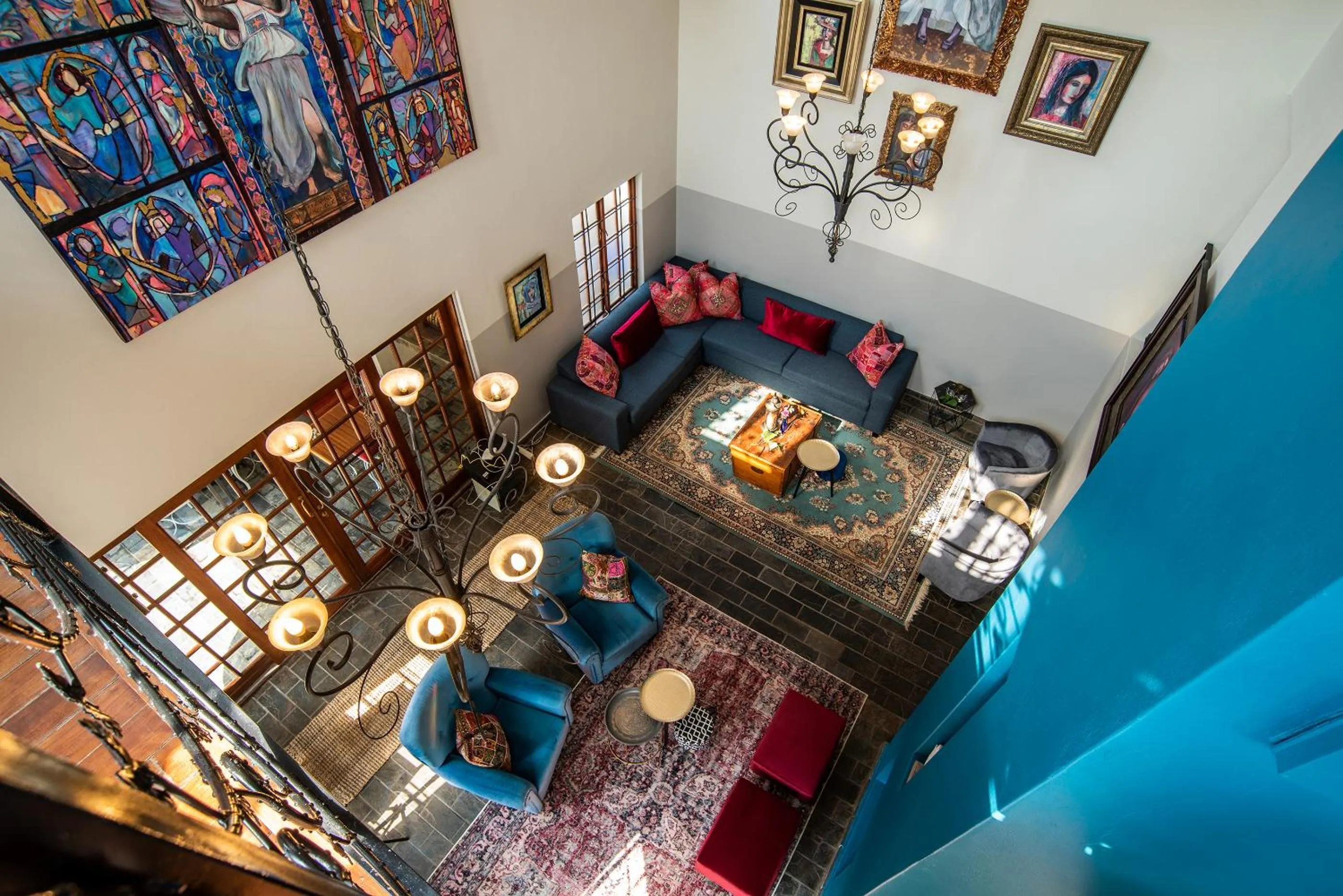 Communal lounge/ TV room in 5th Avenue Gooseberry Guest House