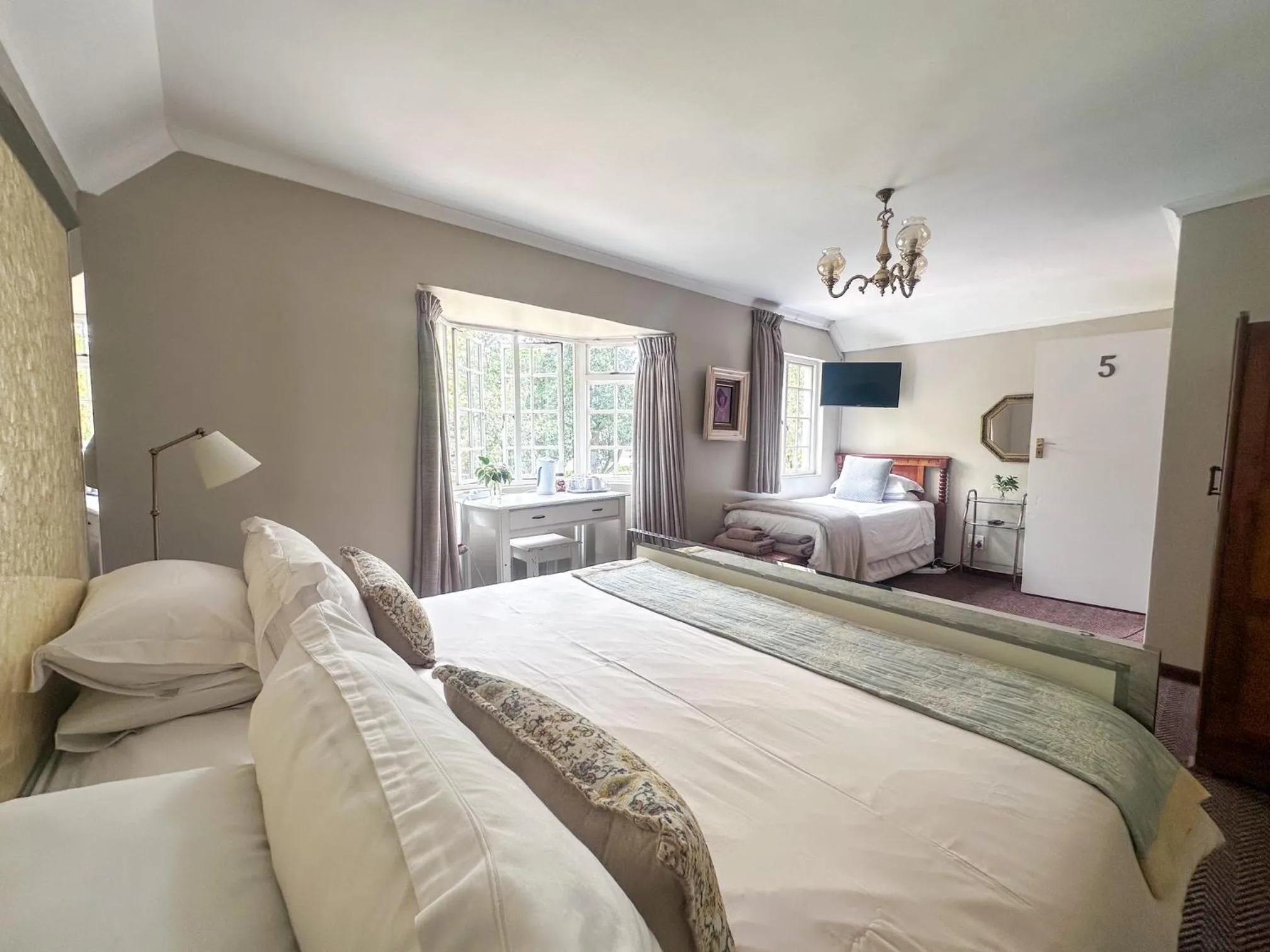 Bedroom, Bed in 5th Avenue Gooseberry Guest House