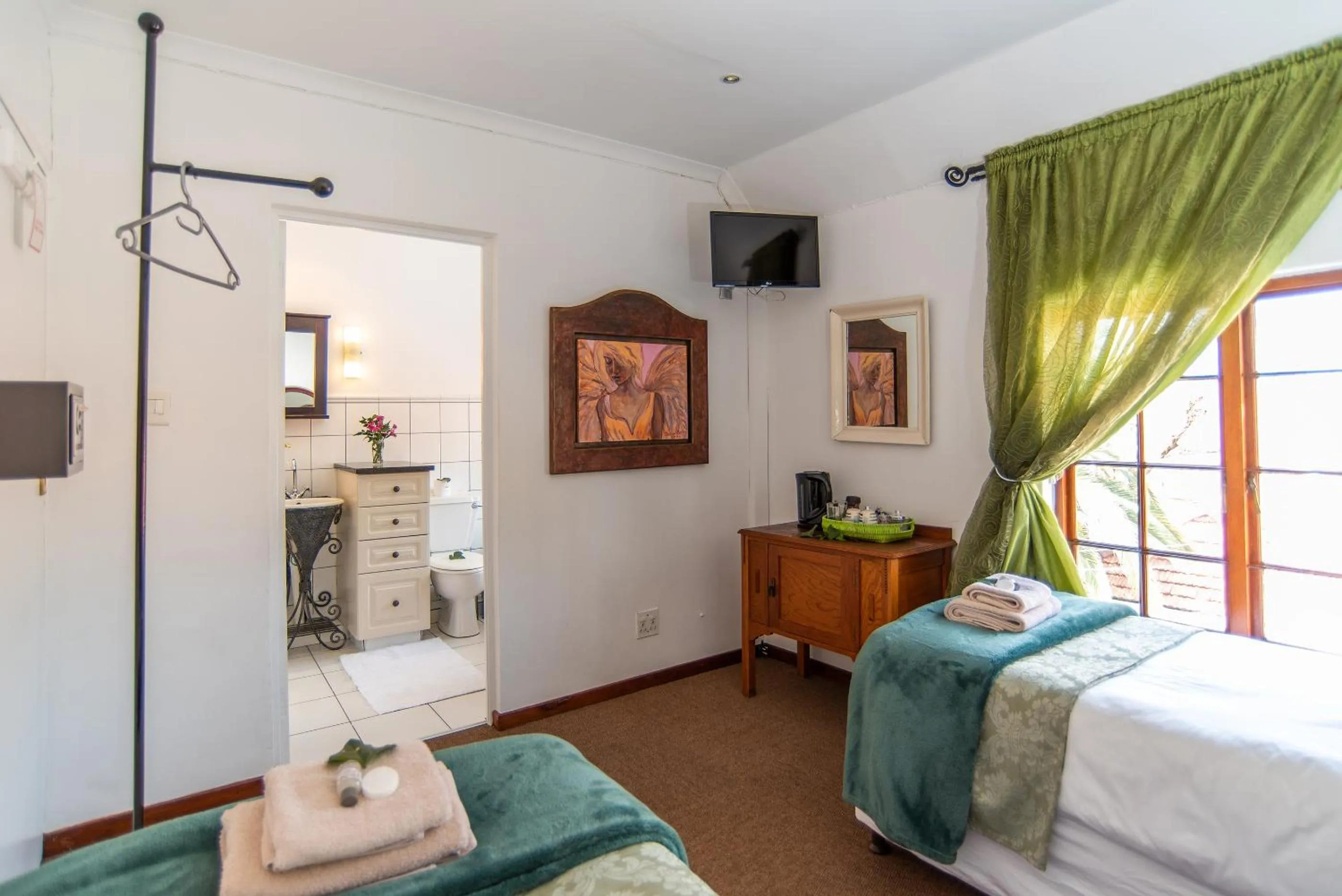 Bedroom, Bed in 5th Avenue Gooseberry Guest House