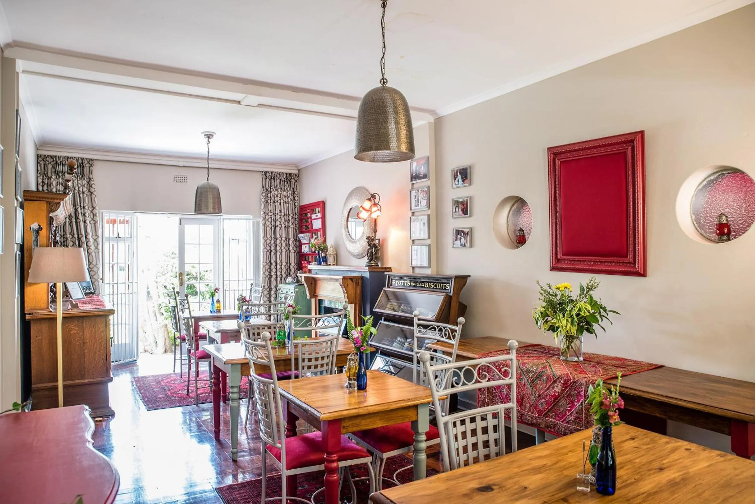 Dining area in 5th Avenue Gooseberry Guest House