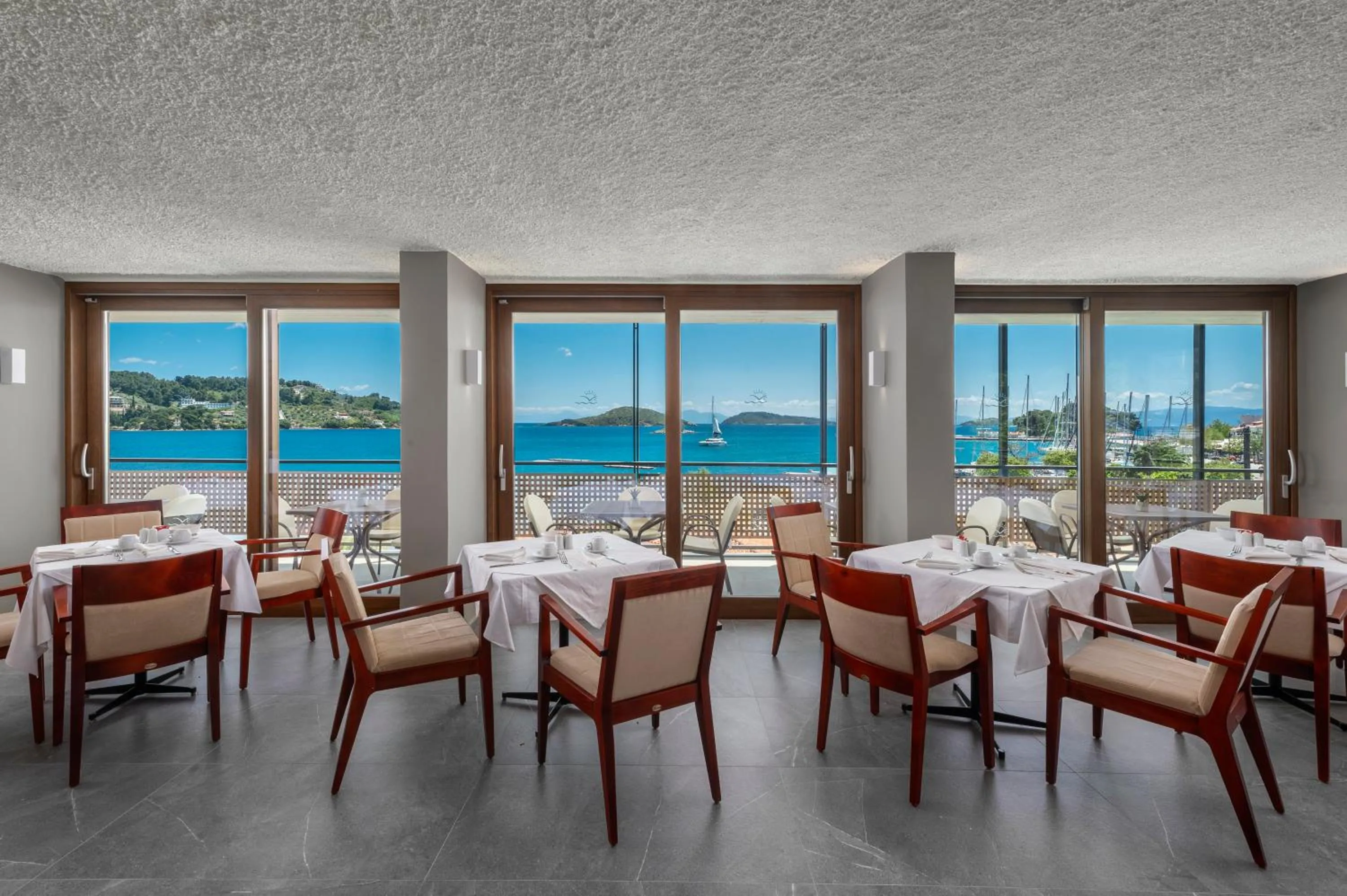 American breakfast in Alkyon