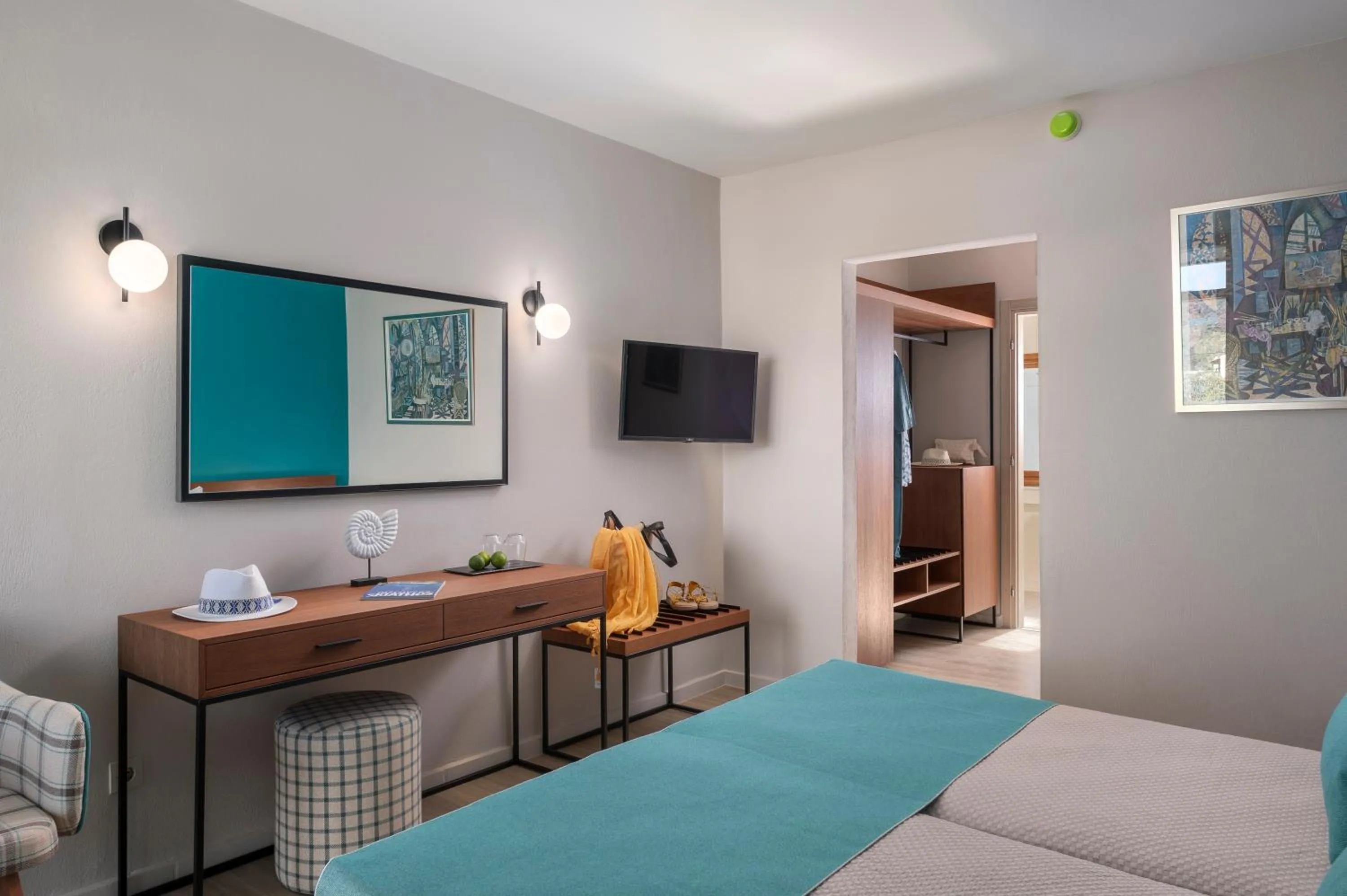 Photo of the whole room, Bed in Alkyon