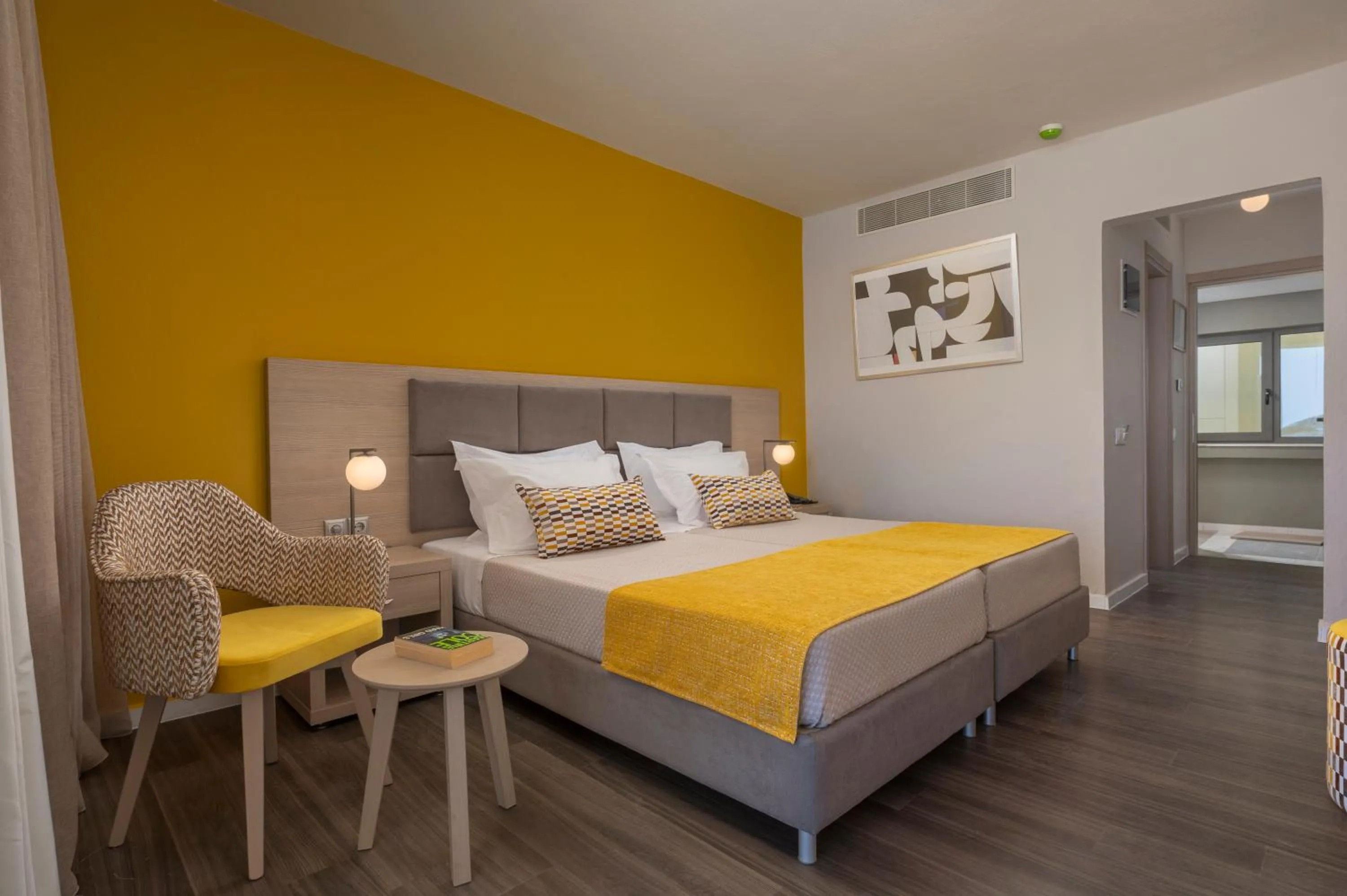 Photo of the whole room, Bed in Alkyon