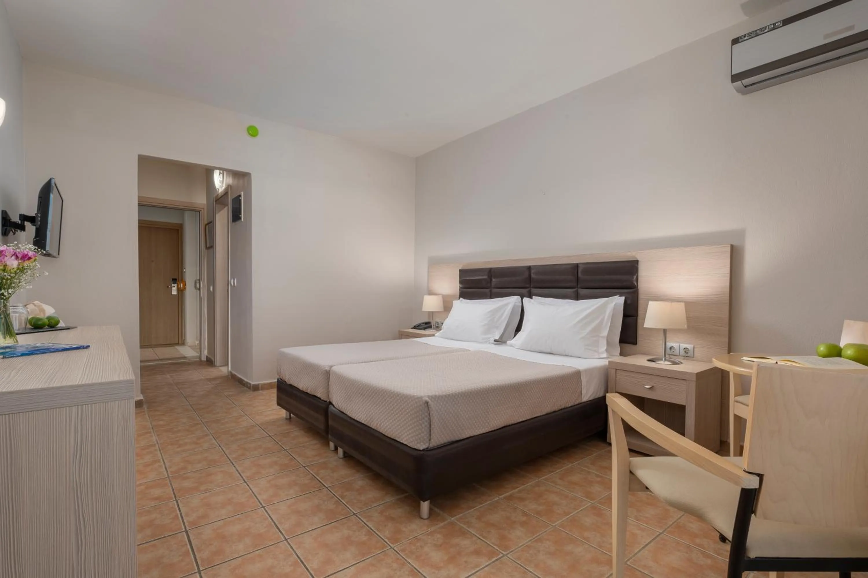 Bedroom, Bed in Alkyon