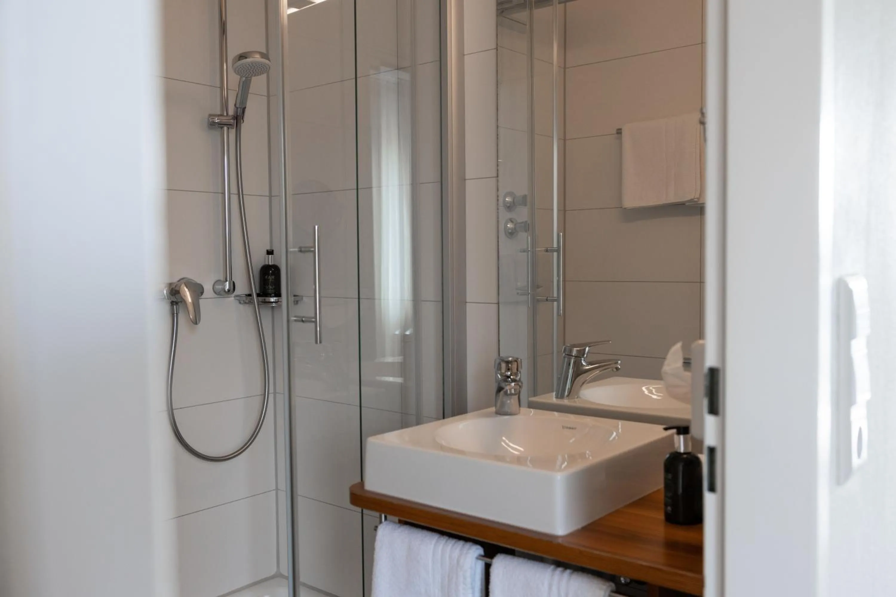 Junior Suite with Balcony and Lake View in Hotel Haus am See