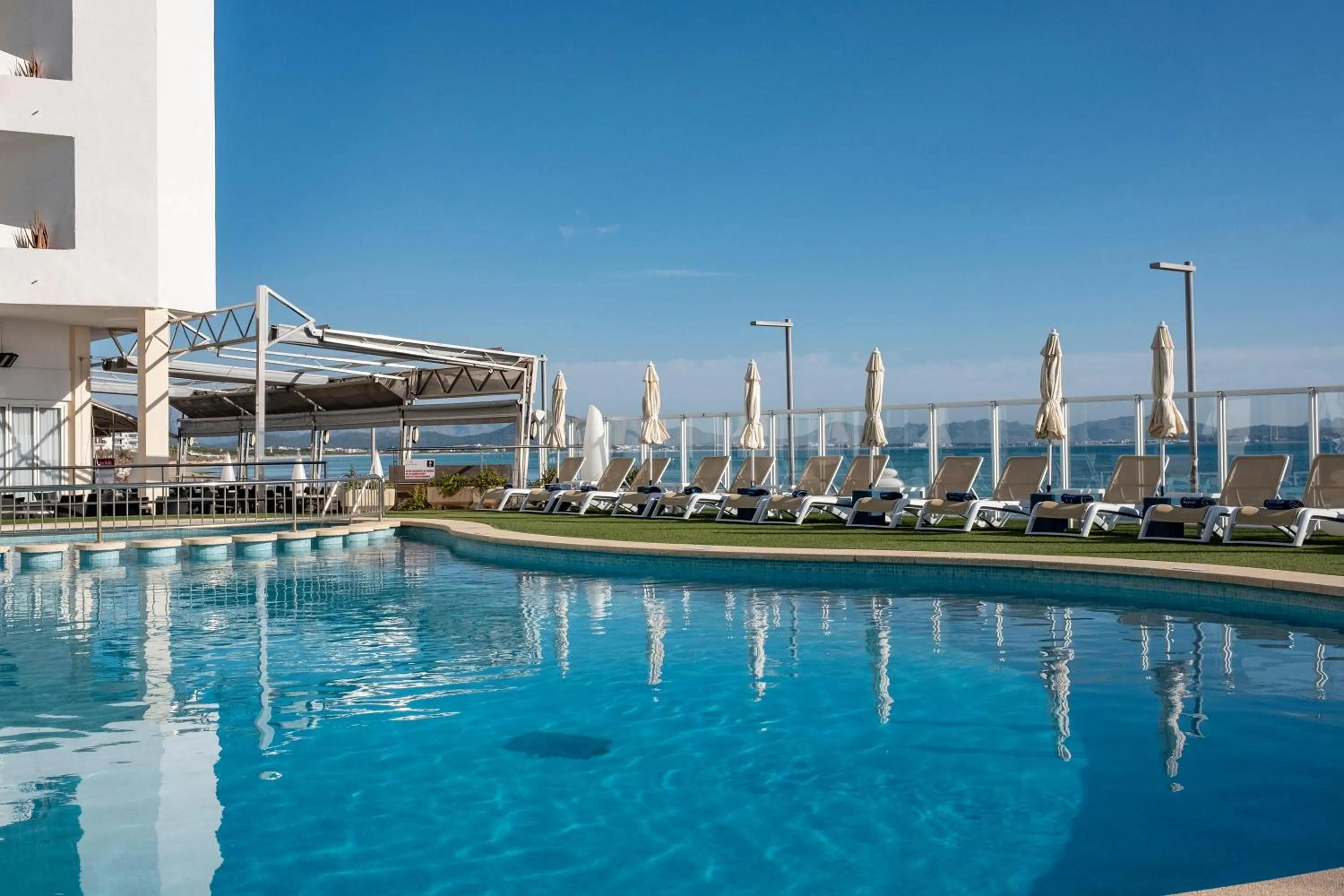 Swimming pool in Hotel THB Gran Bahía