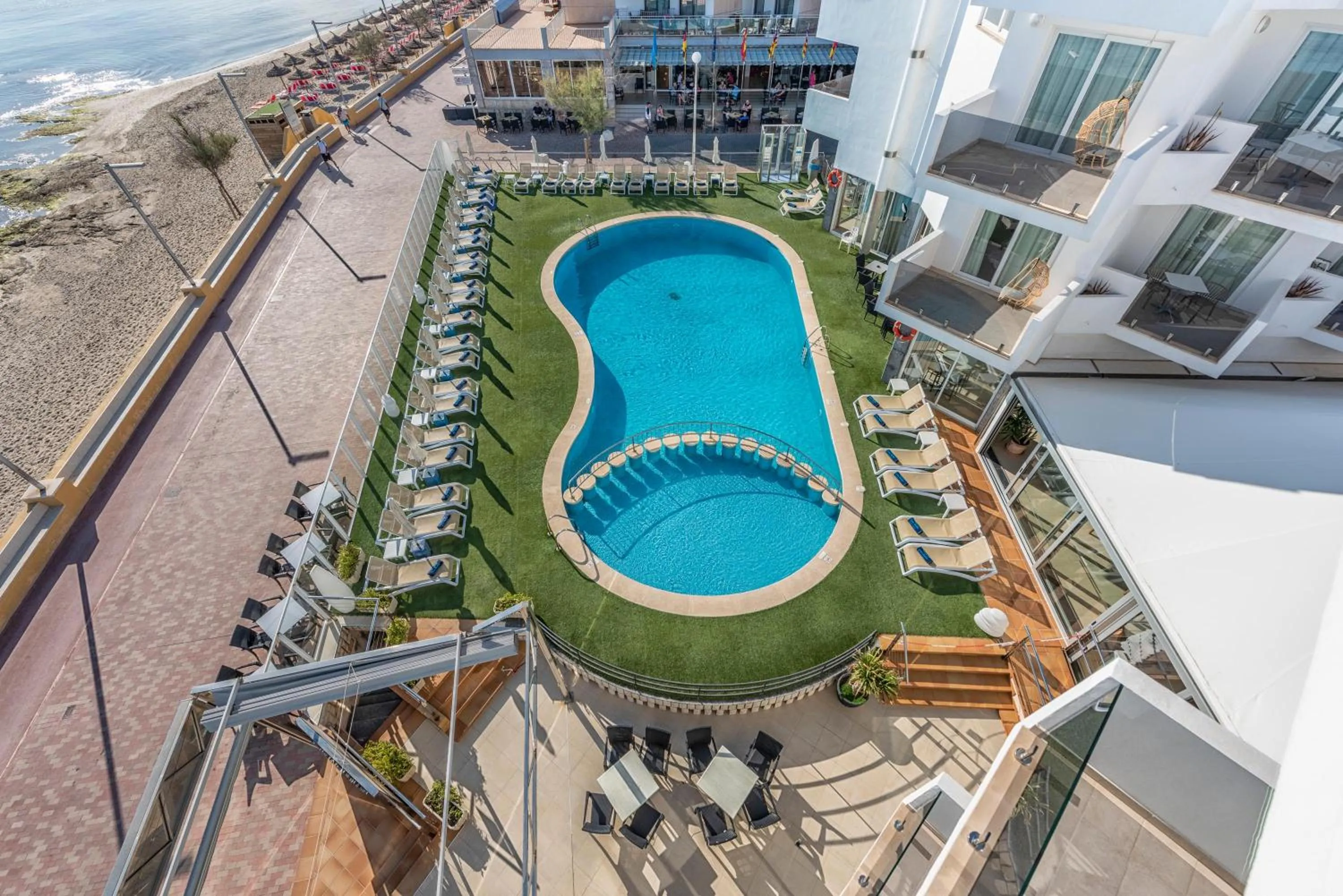 Swimming pool in Hotel THB Gran Bahía