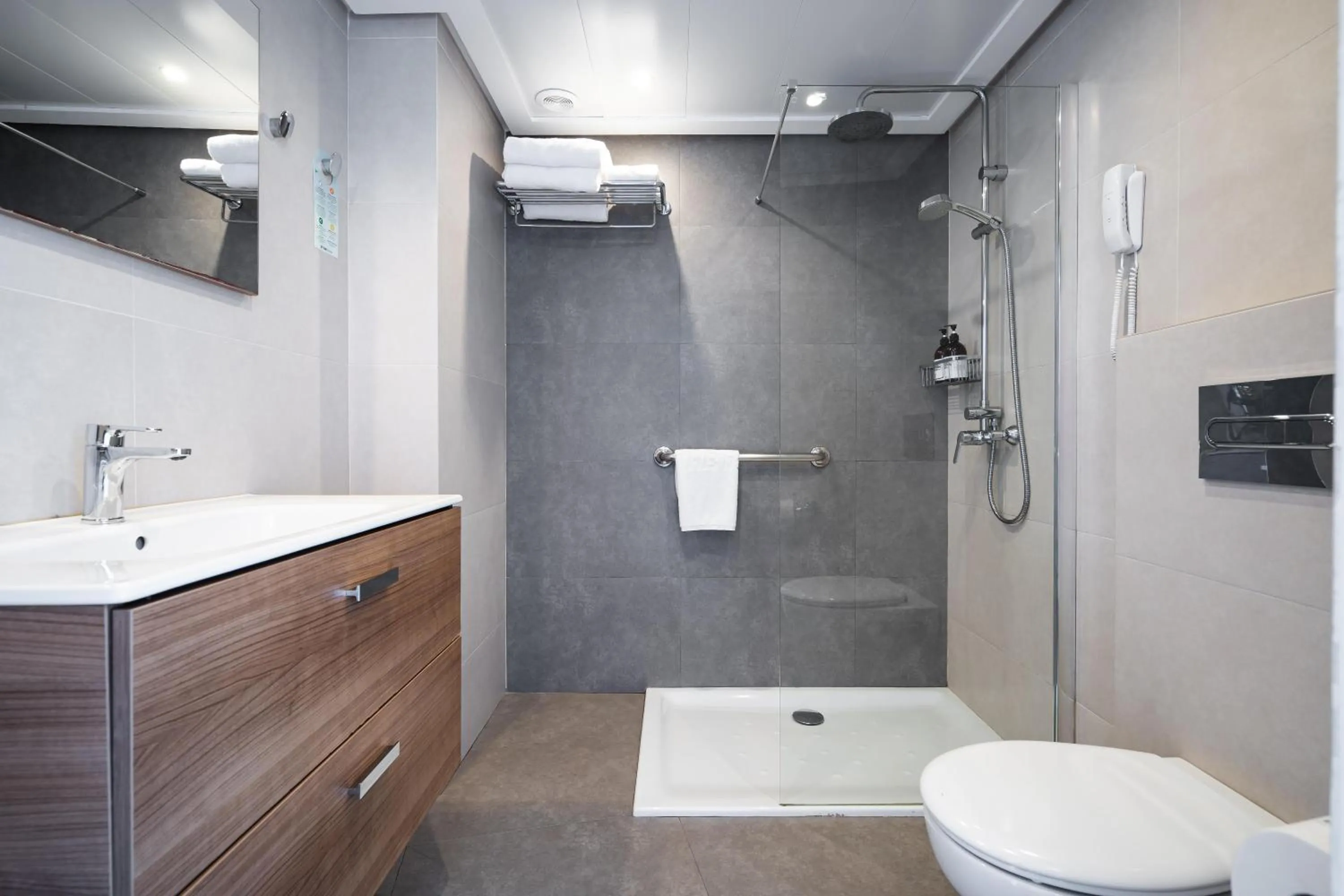 Shower in Hotel THB Gran Bahía