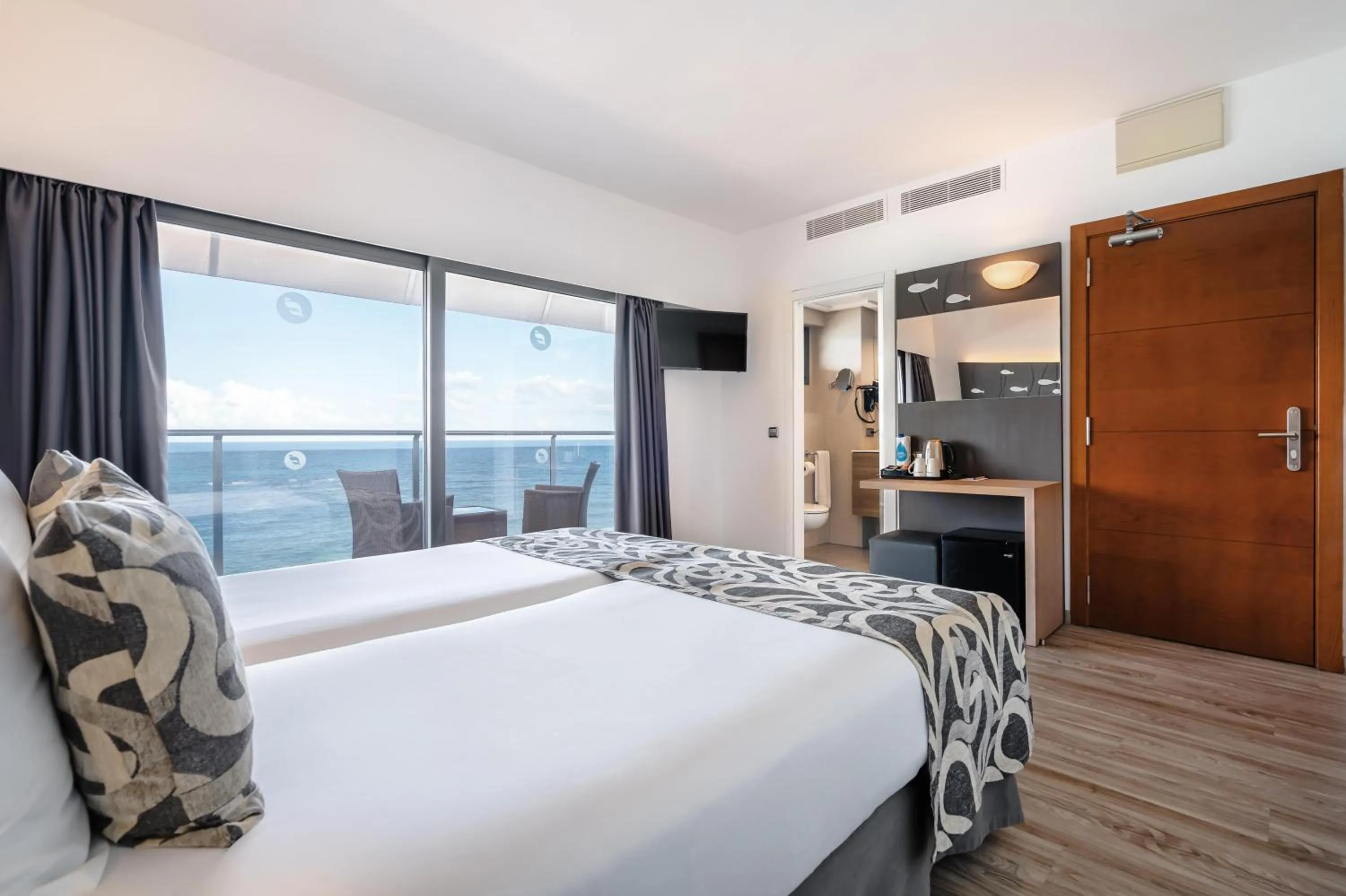 Photo of the whole room, Bed in Hotel THB Gran Bahía