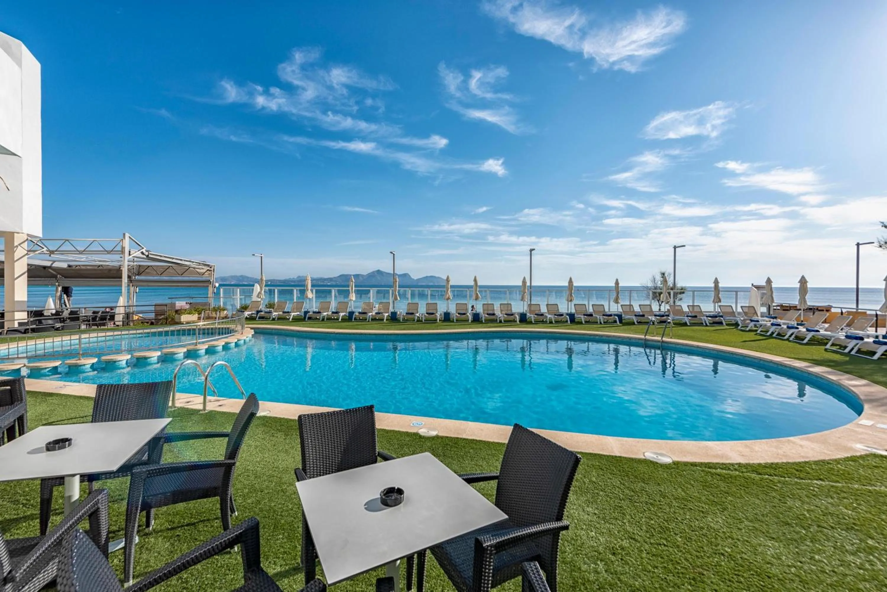 Swimming pool in Hotel THB Gran Bahía