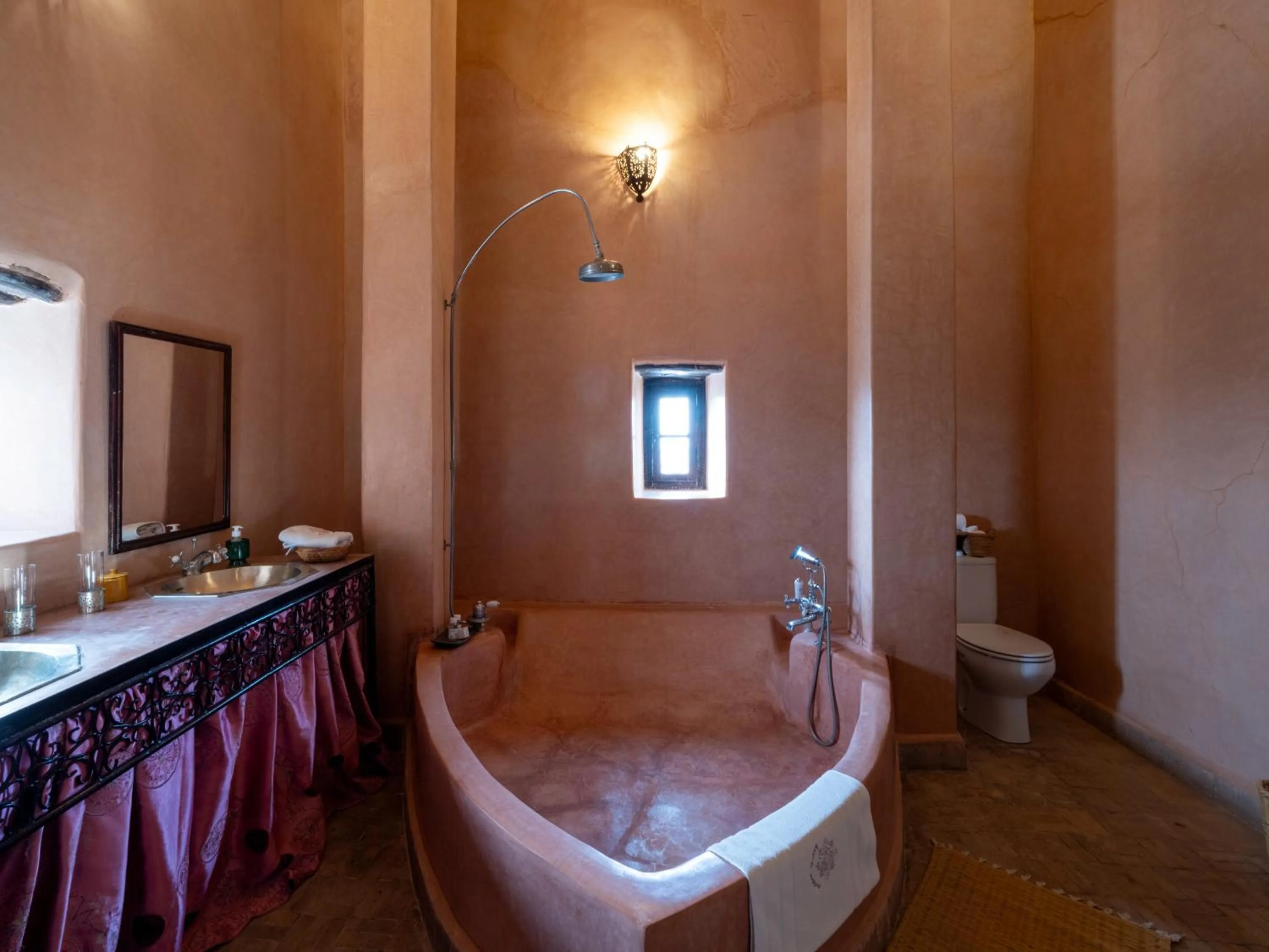 Toilet in Kasbah Agafay Hotel & Spa