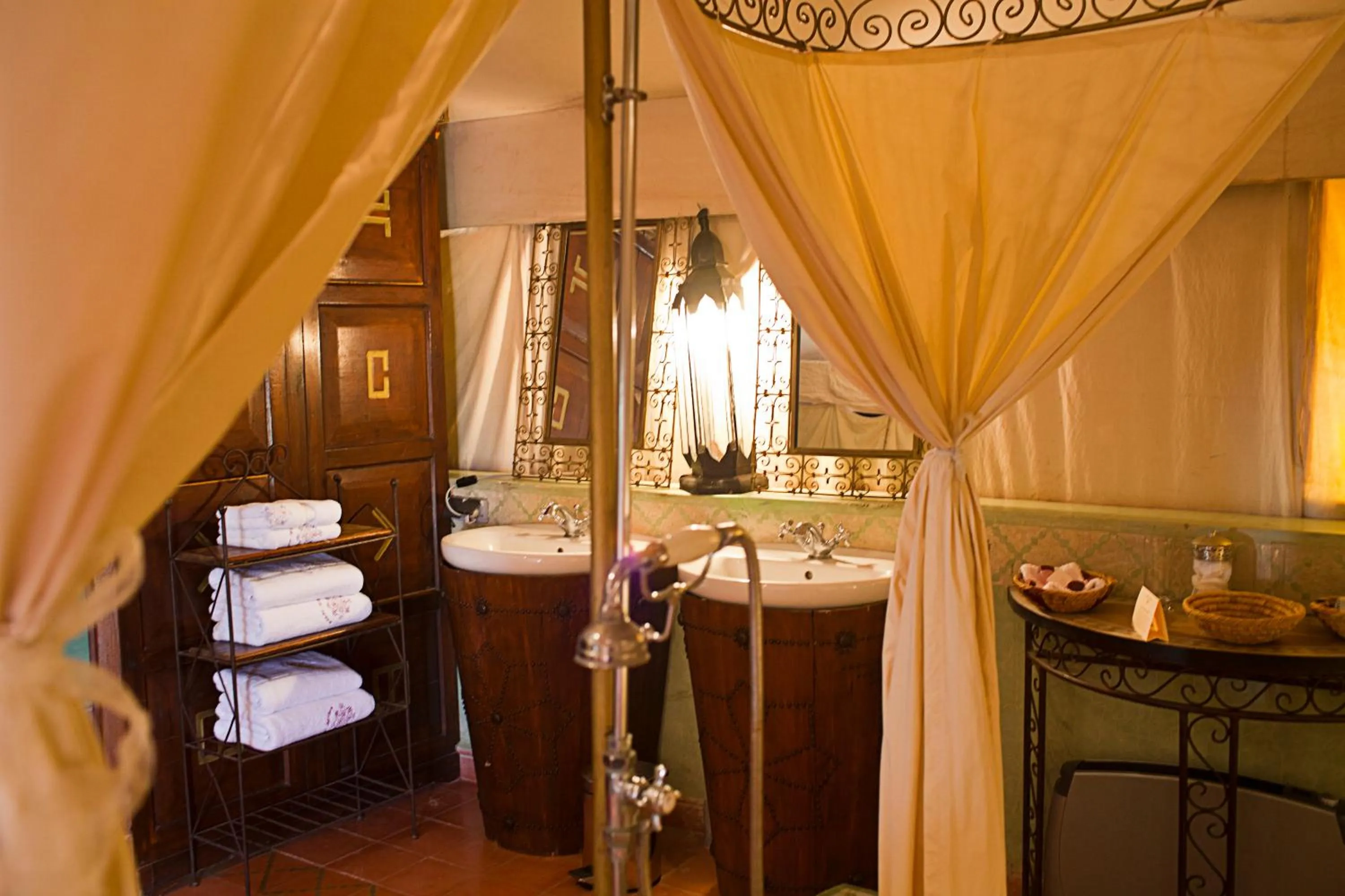 Bathroom in Kasbah Agafay Hotel & Spa