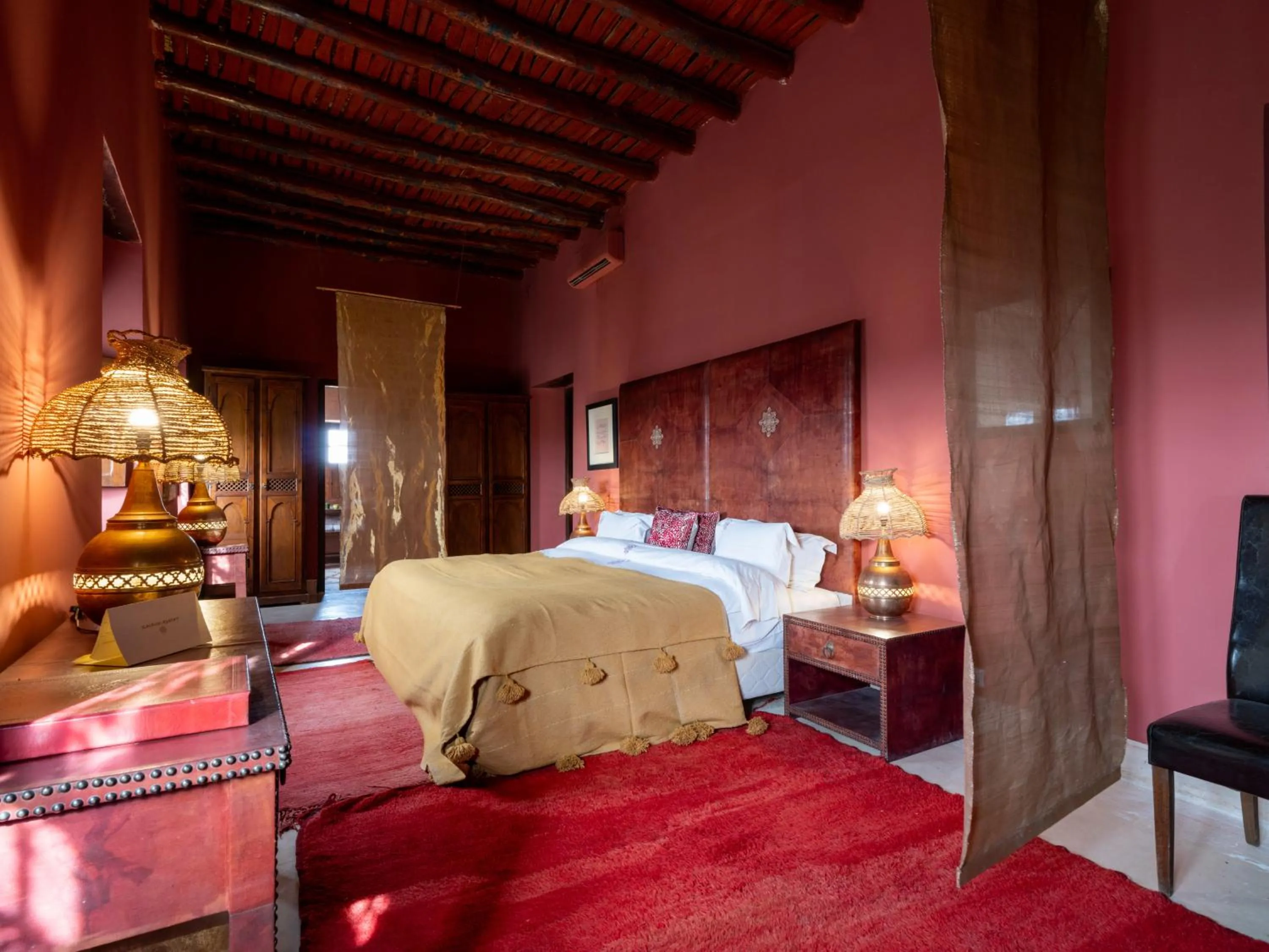 Bed in Kasbah Agafay Hotel & Spa