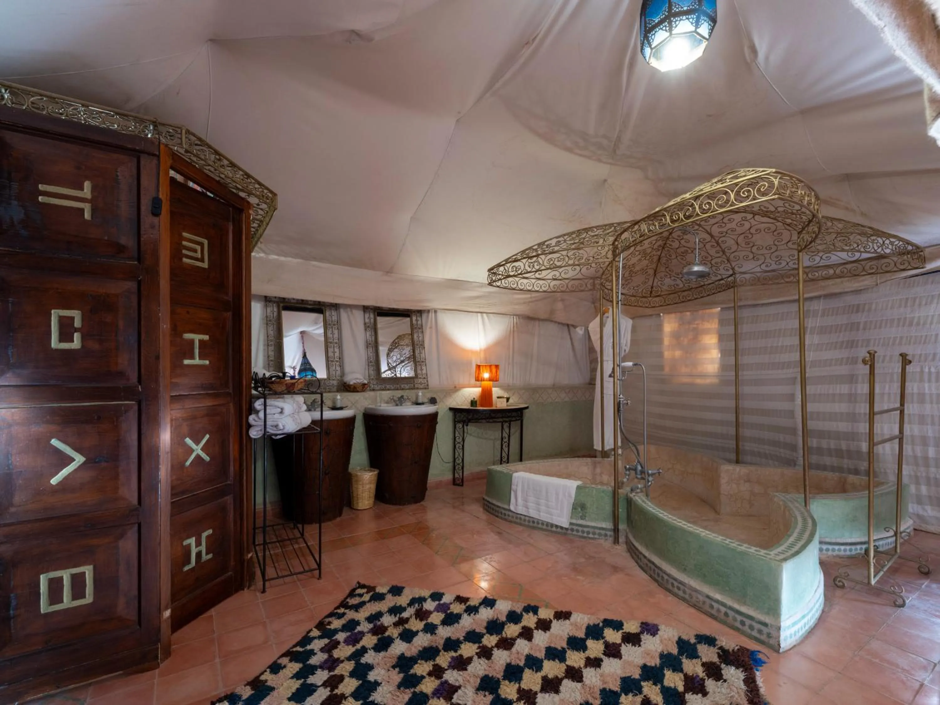 Bathroom in Kasbah Agafay Hotel & Spa