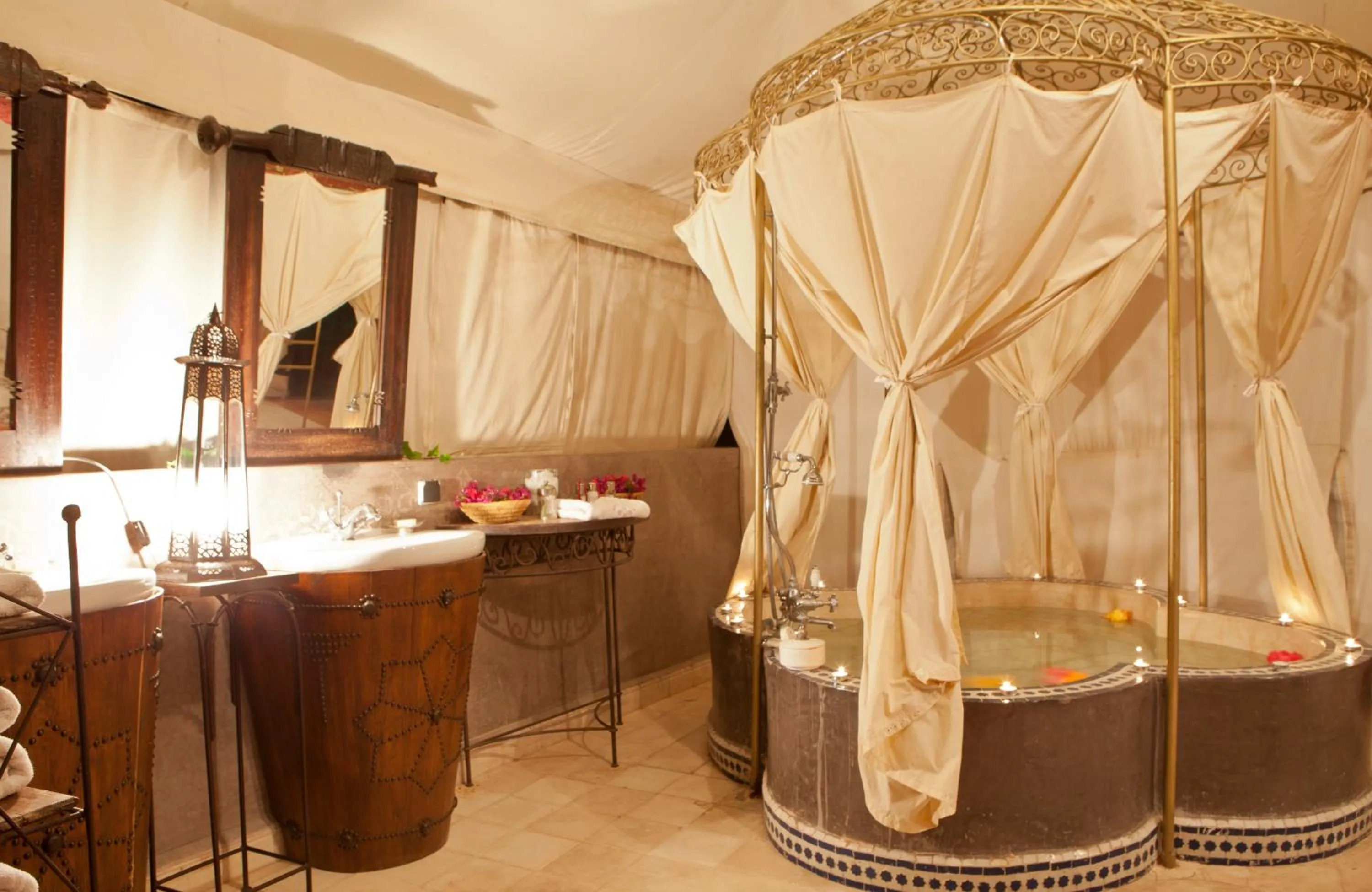 Bath in Kasbah Agafay Hotel & Spa