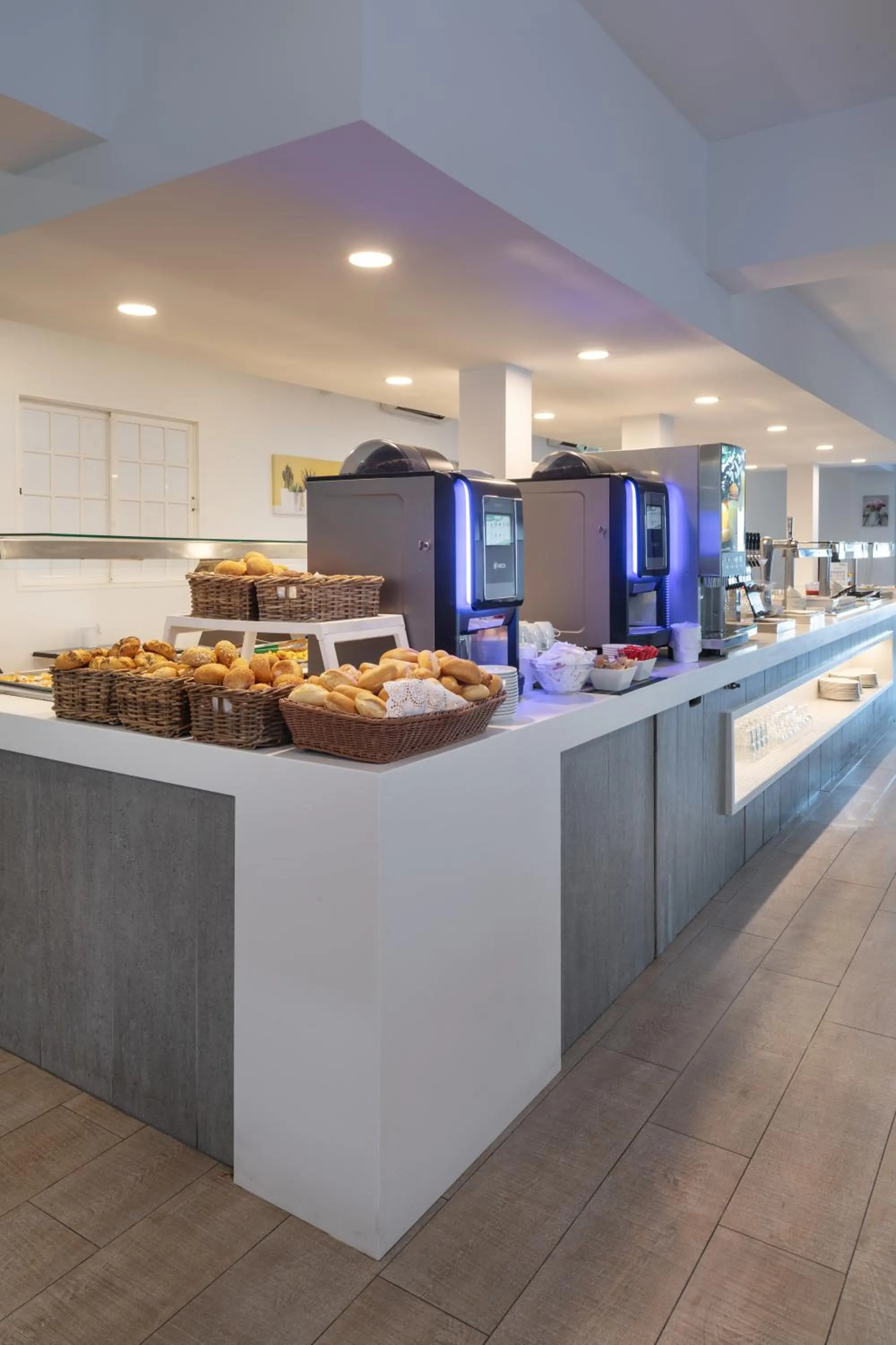 Restaurant/places to eat in Ereza Apartamentos Los Hibiscos - Adults Only