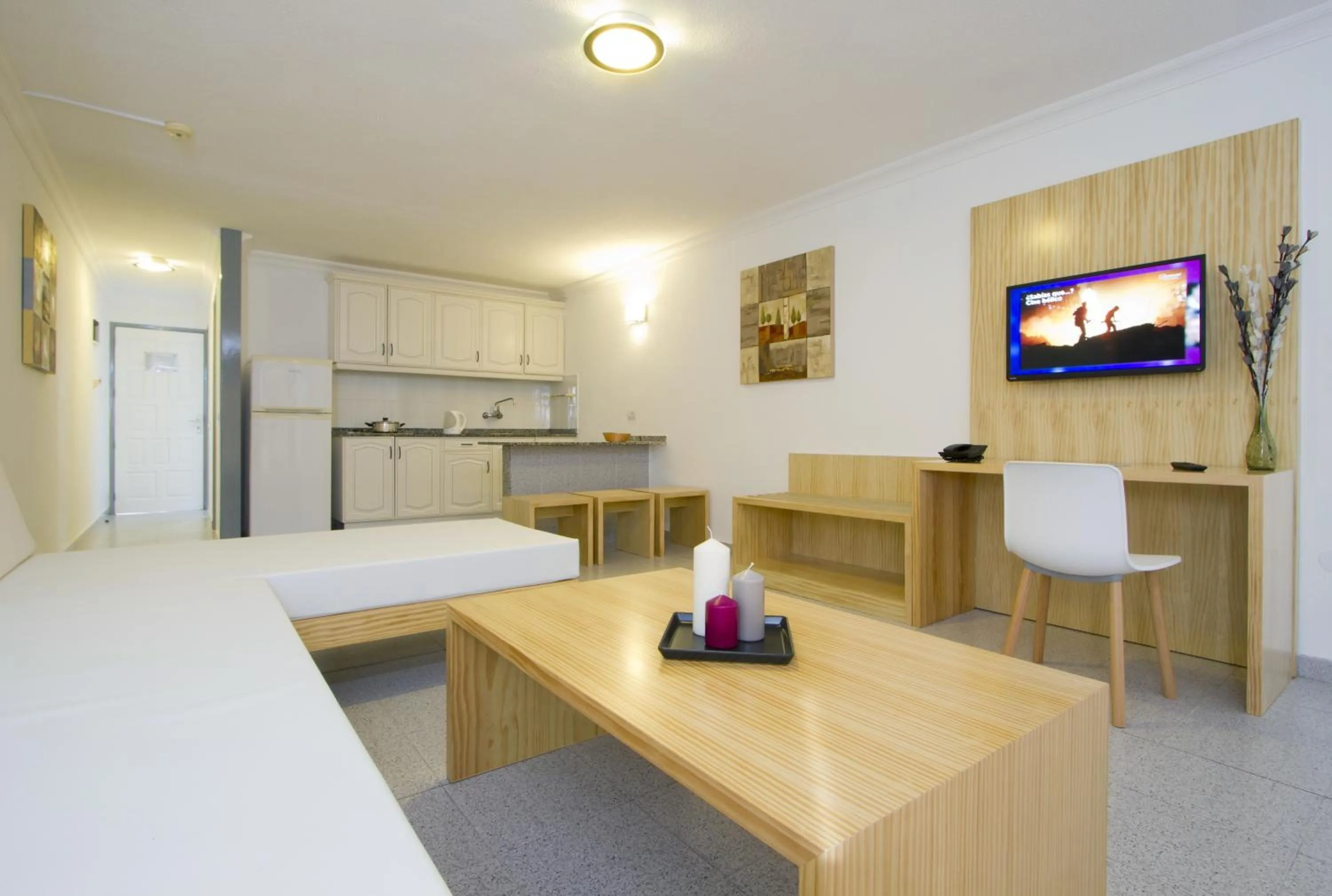 Living room, Bed in Ereza Apartamentos Los Hibiscos - Adults Only