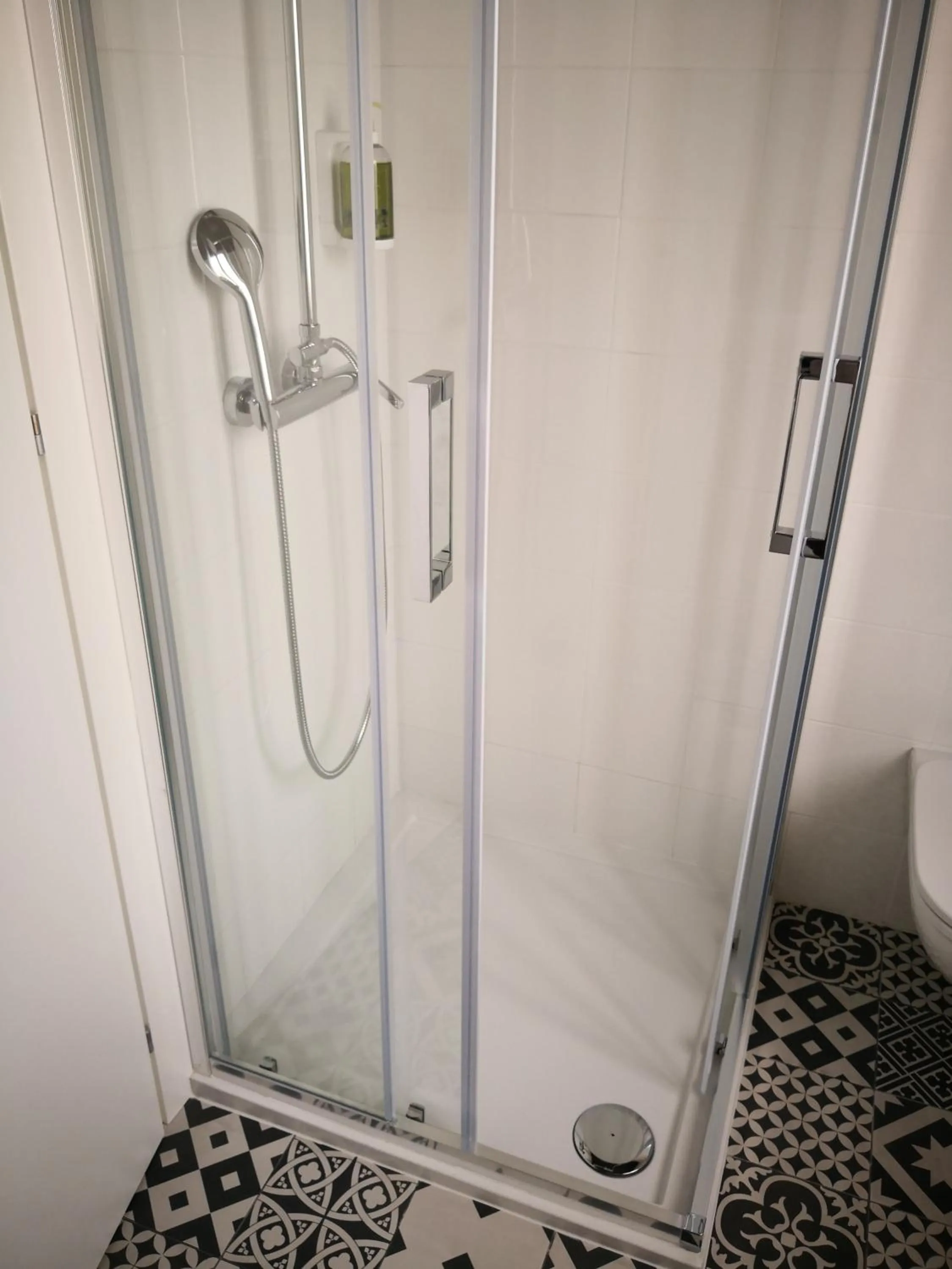 Shower in Hotel Villa Rina