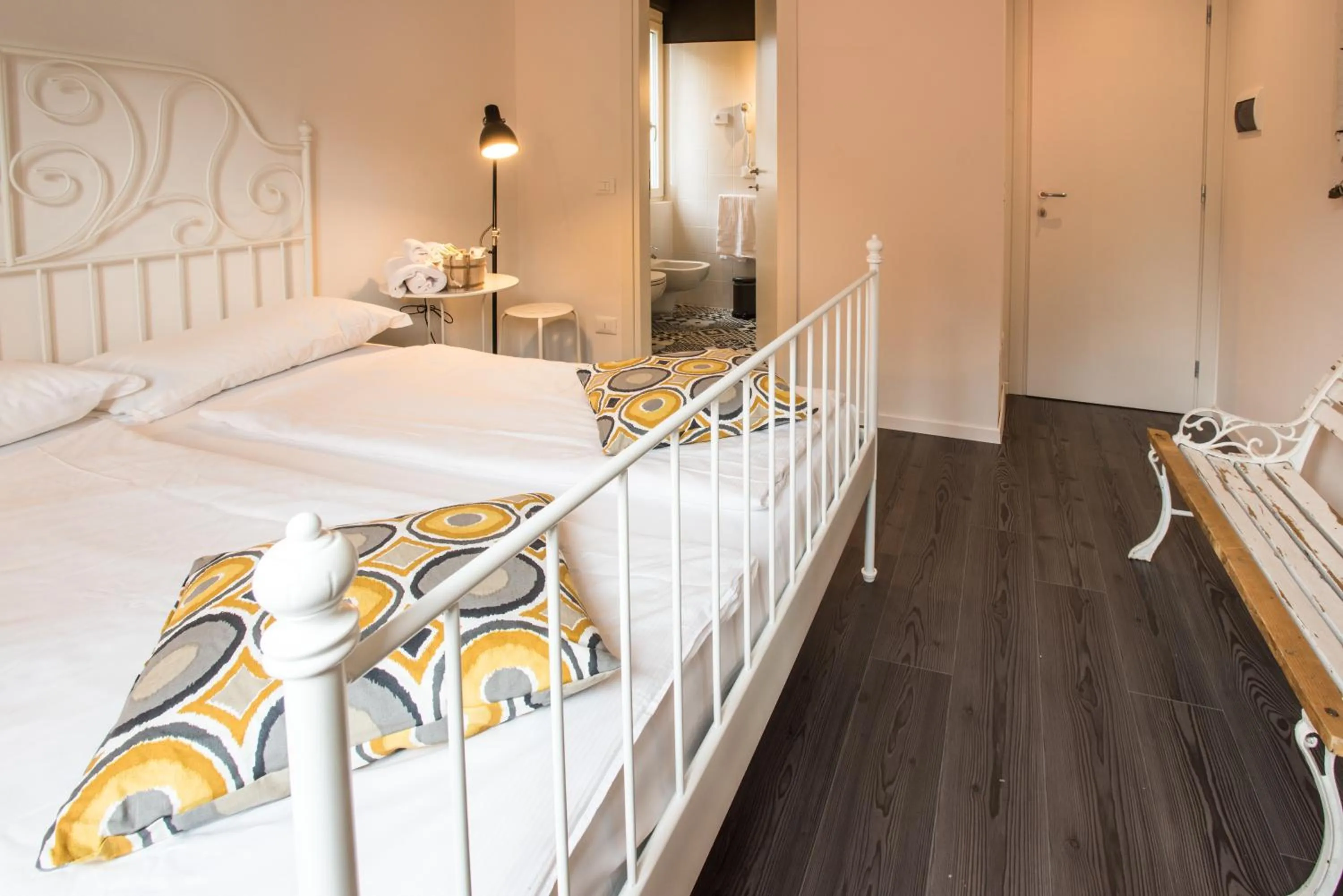 Bathroom, Bed in Hotel Villa Rina