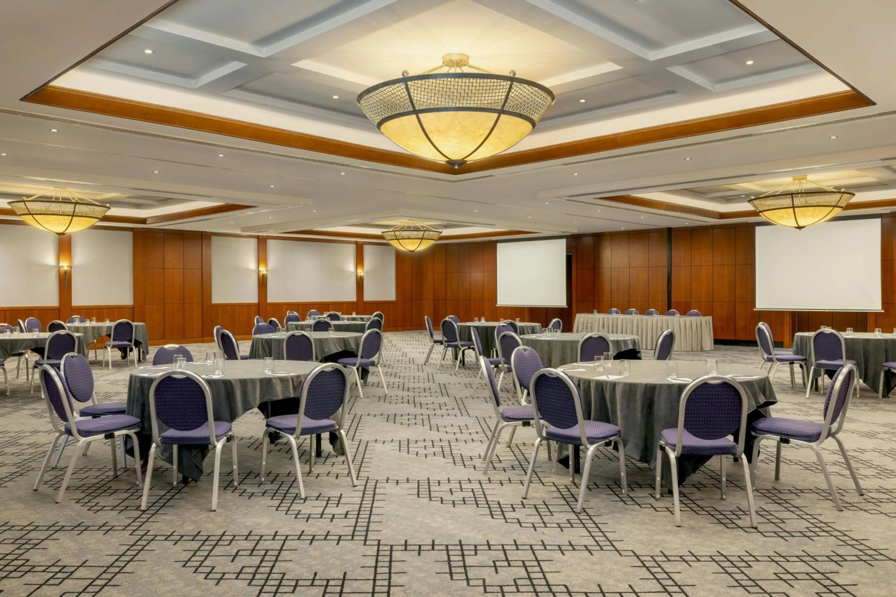 Lounge or bar in Courtyard by Marriott Tbilisi