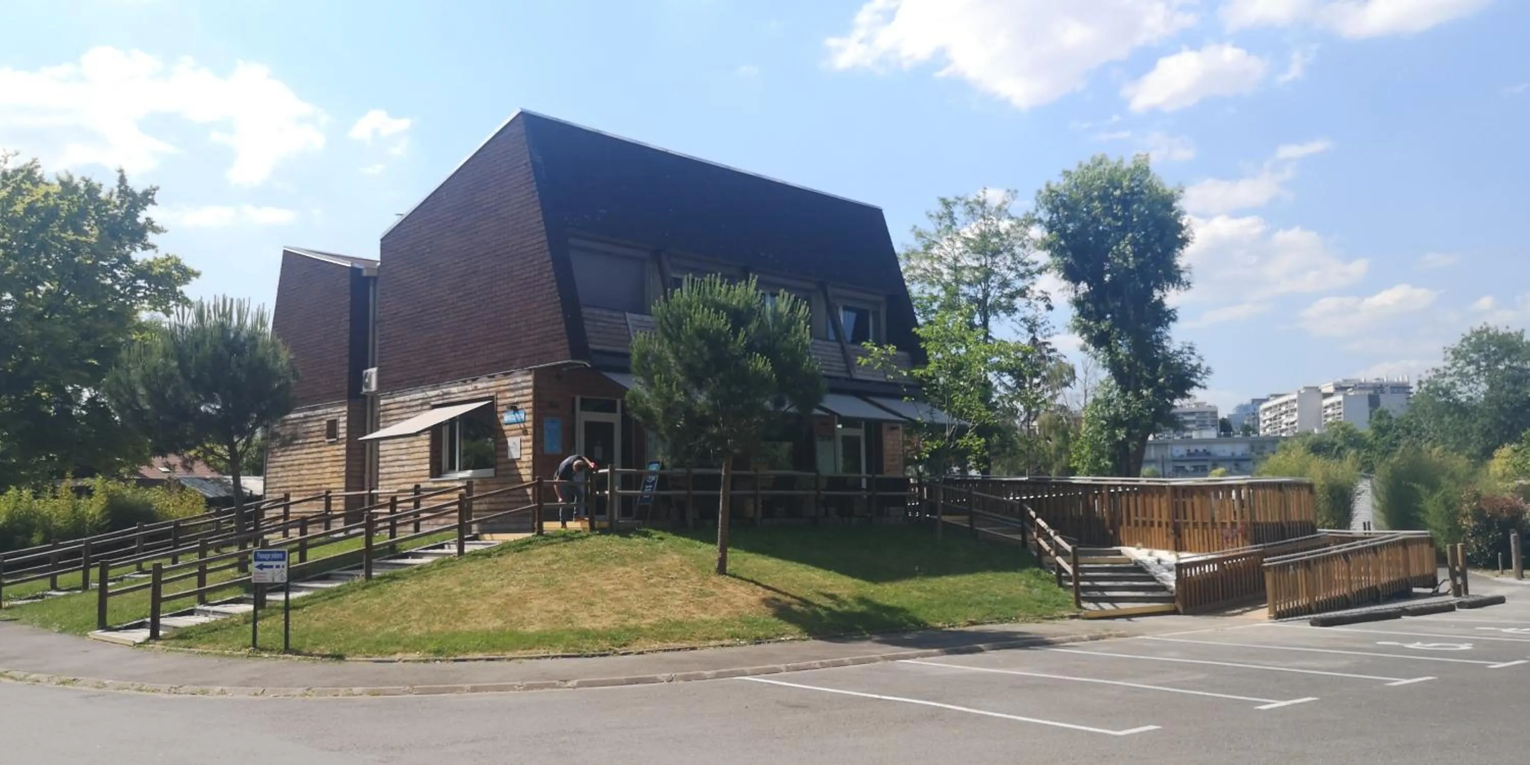 Lobby or reception in Camping Paris-Est