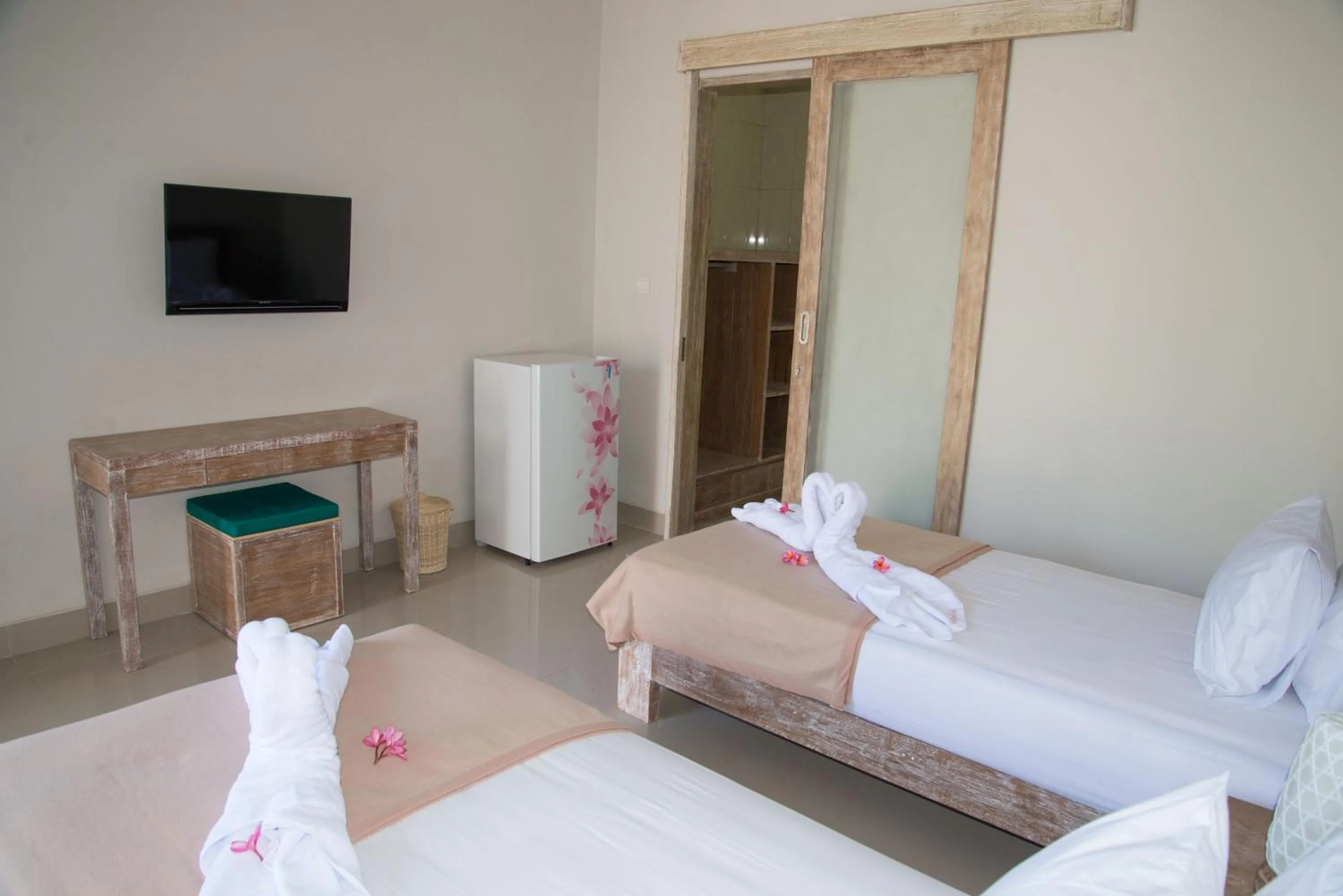 Communal lounge/ TV room, Bed in Matra Co Working & Co Living