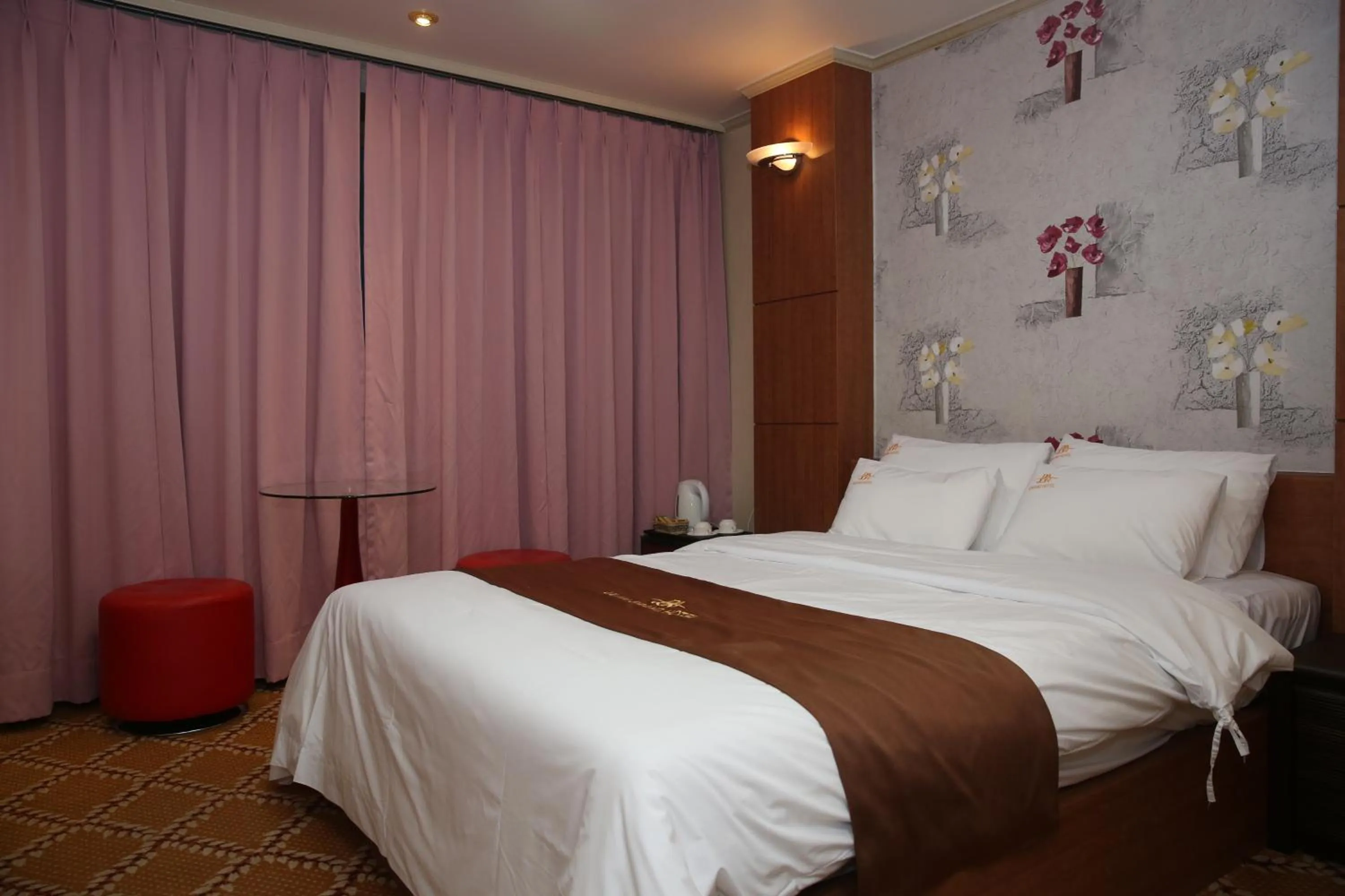 Property building, Bed in Uljin Grand Hotel