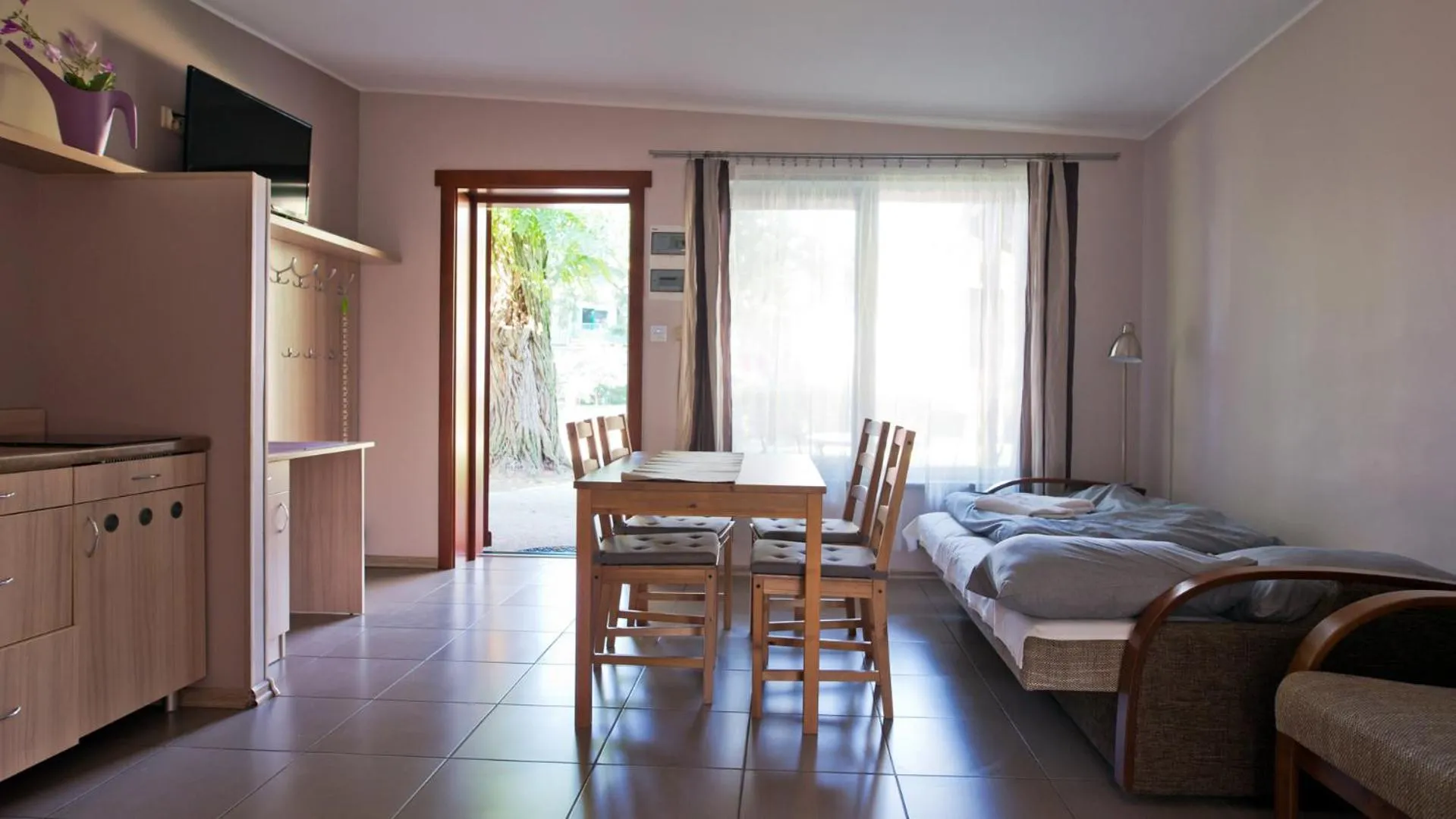 Living room, Bed in Hotel Kama Park