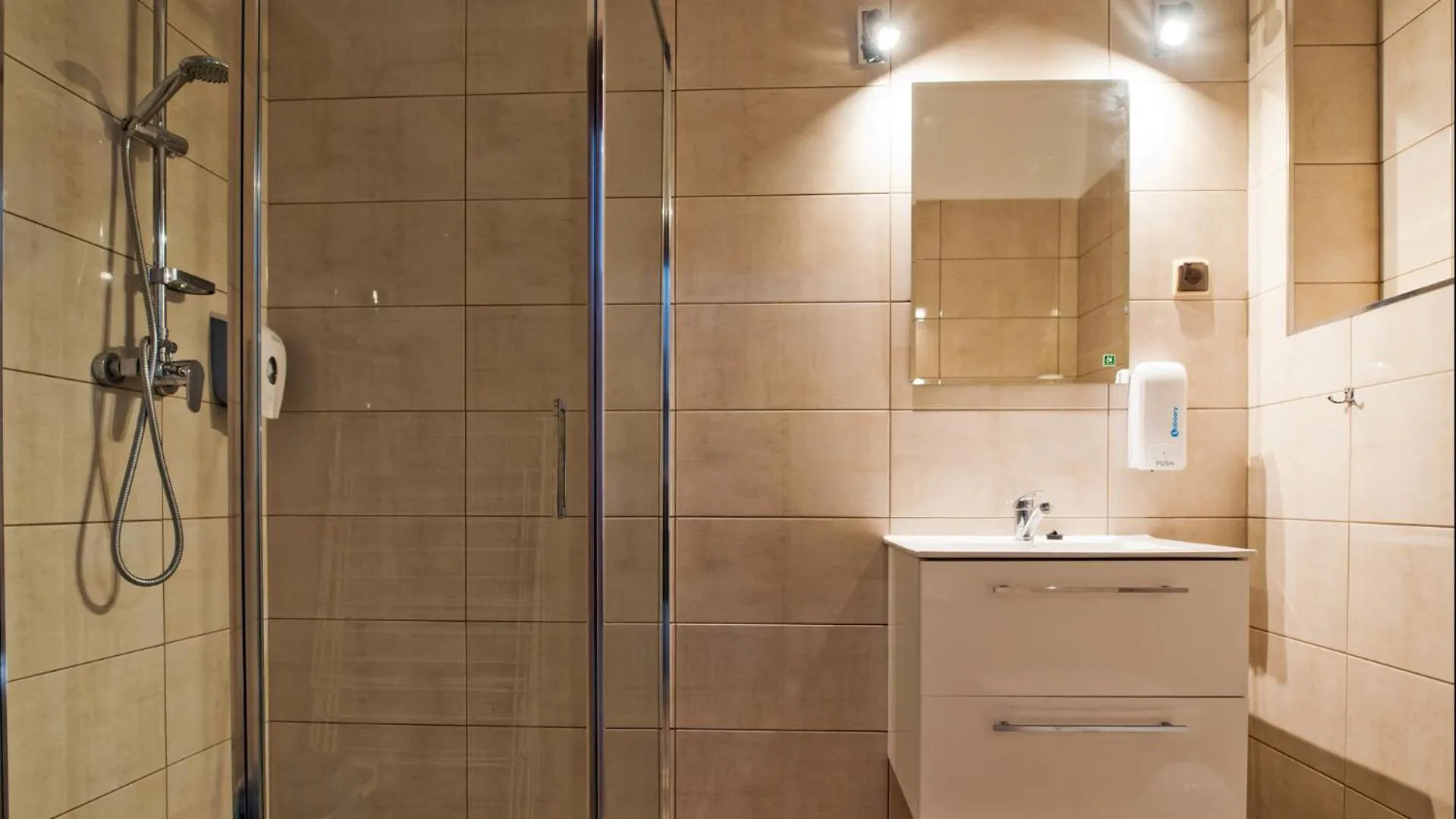 Shower in Hotel Kama Park