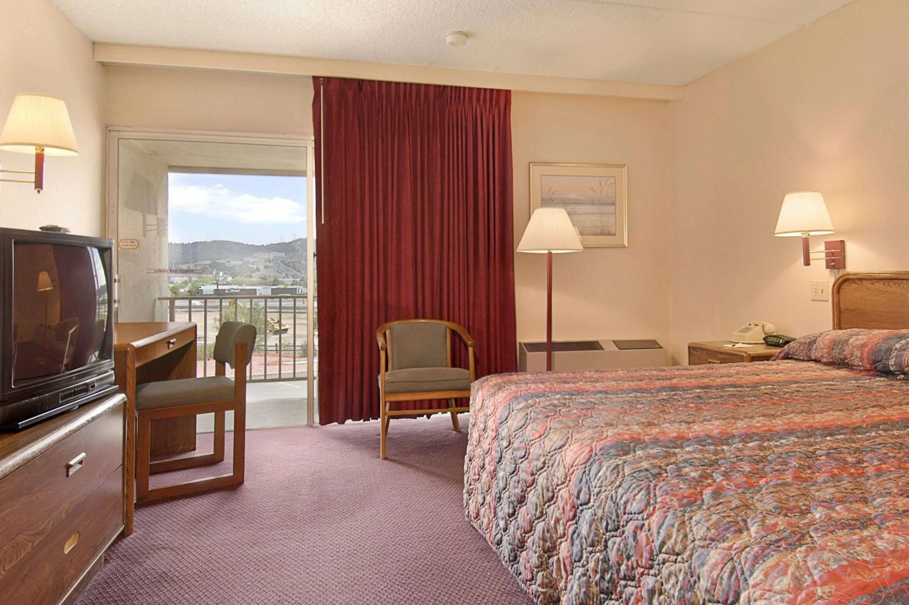 Photo of the whole room, Bed in Days Inn by Wyndham Colorado Springs/Garden of the Gods