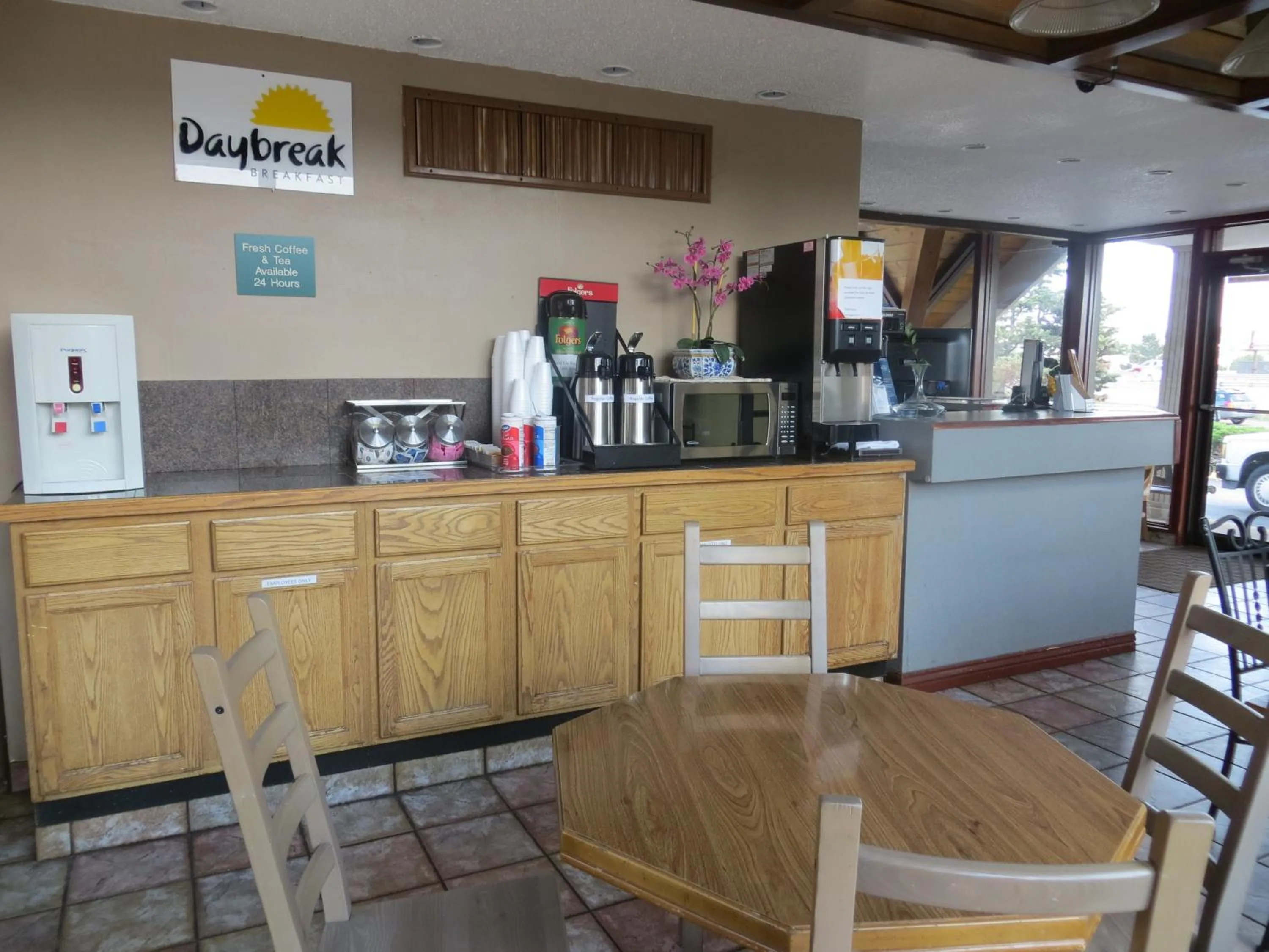 Restaurant/places to eat in Days Inn by Wyndham Colorado Springs/Garden of the Gods