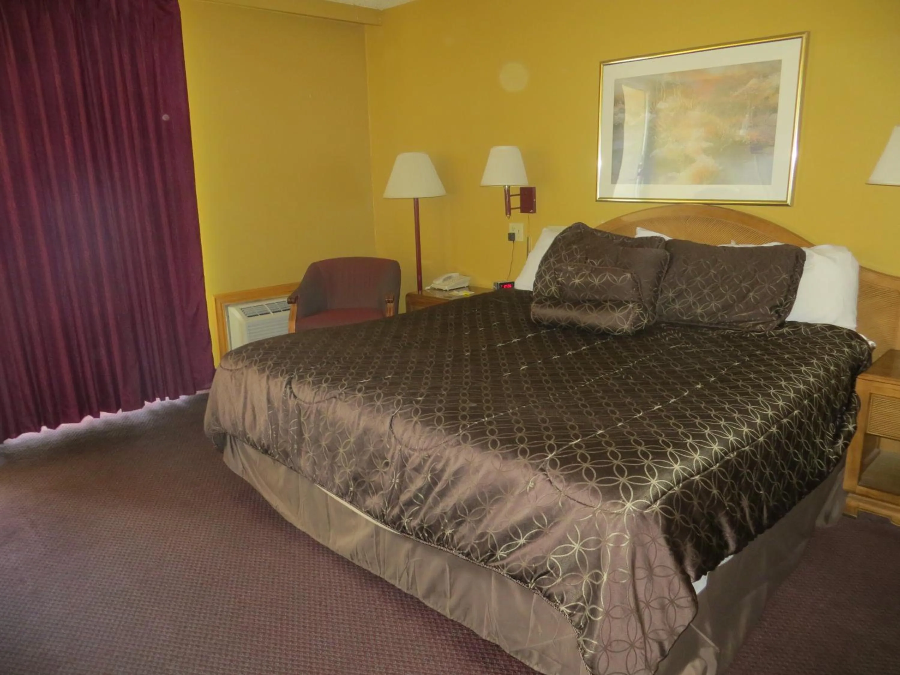 Bed in Days Inn by Wyndham Colorado Springs/Garden of the Gods