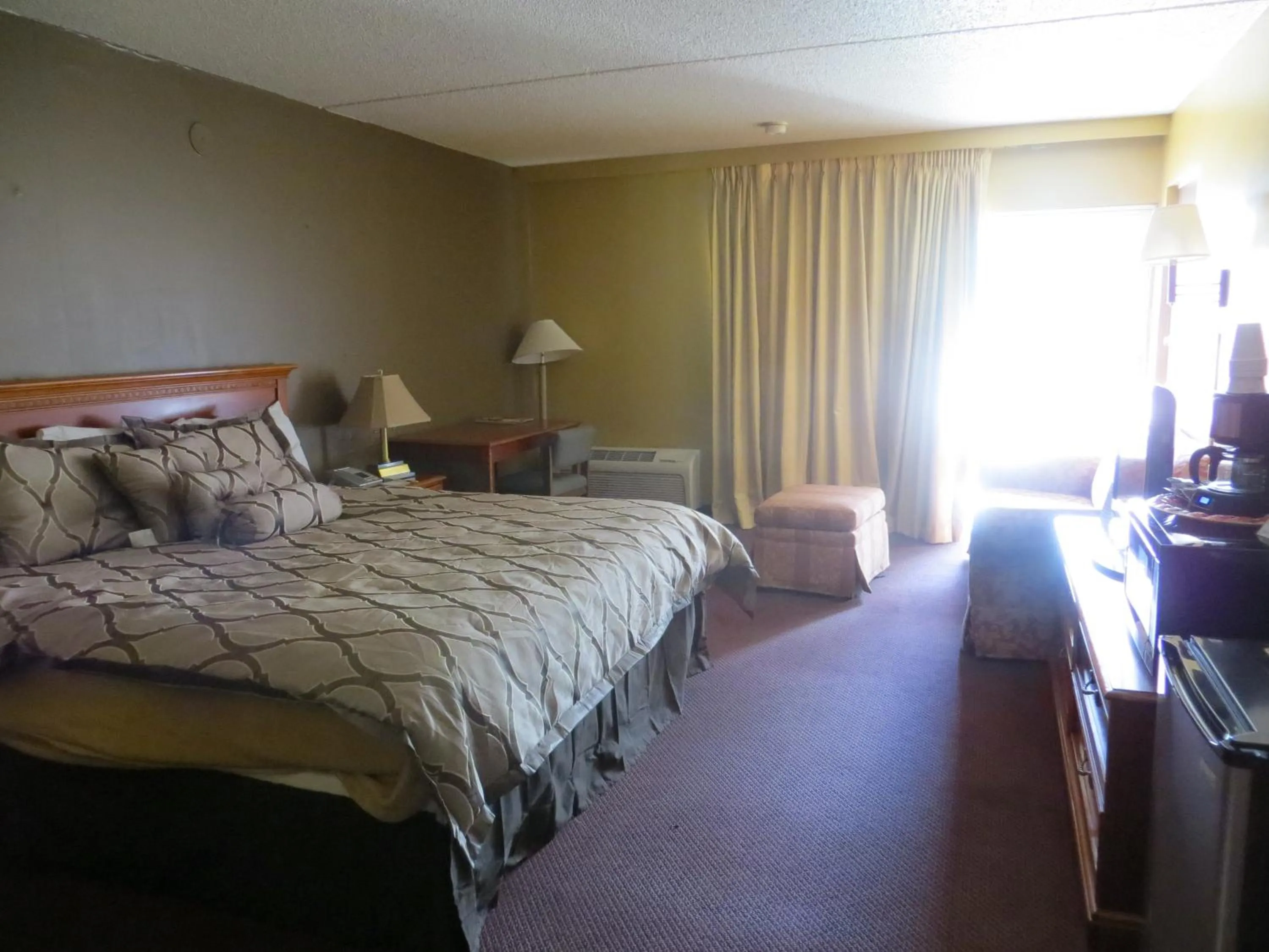 Photo of the whole room, Bed in Days Inn by Wyndham Colorado Springs/Garden of the Gods